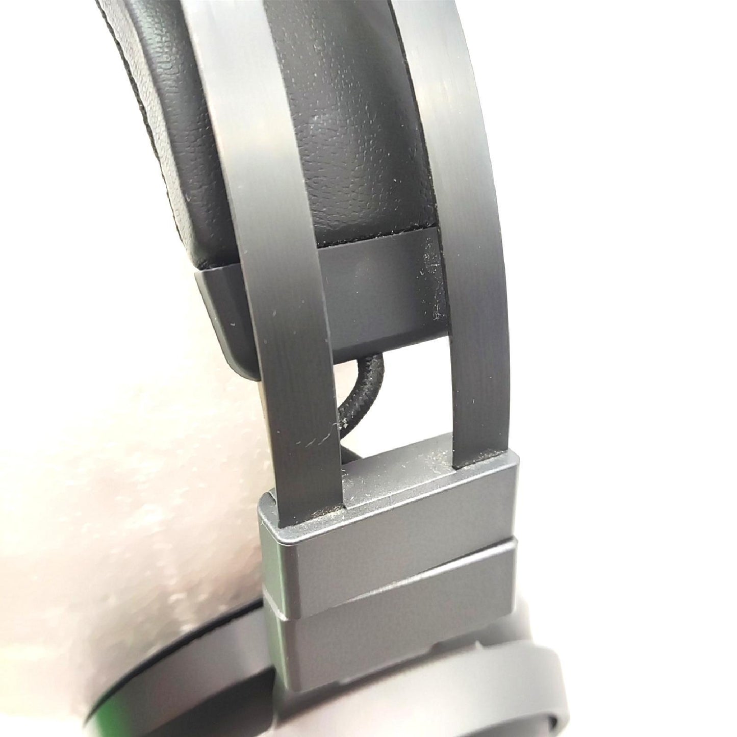 Razer Nari Ultimate Gaming Headset mit THX Audio Ohrpolster Kabel fehlt Gebrauchsspuren