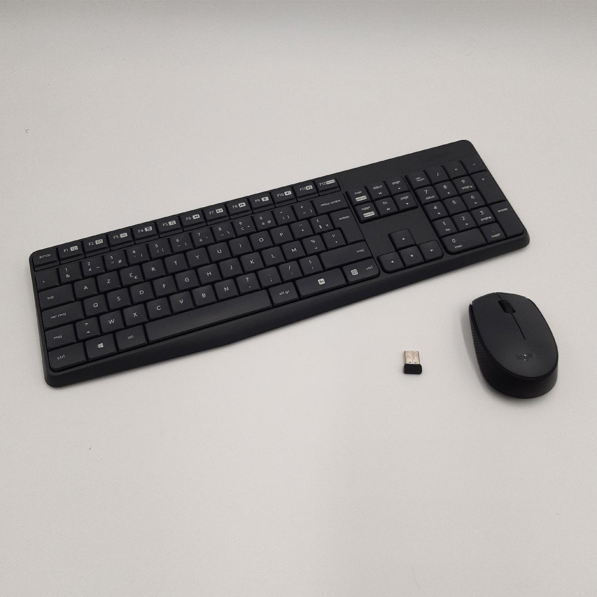Logitech MK235 Combo Kabelloses Tastatur und Maus Set für Windows