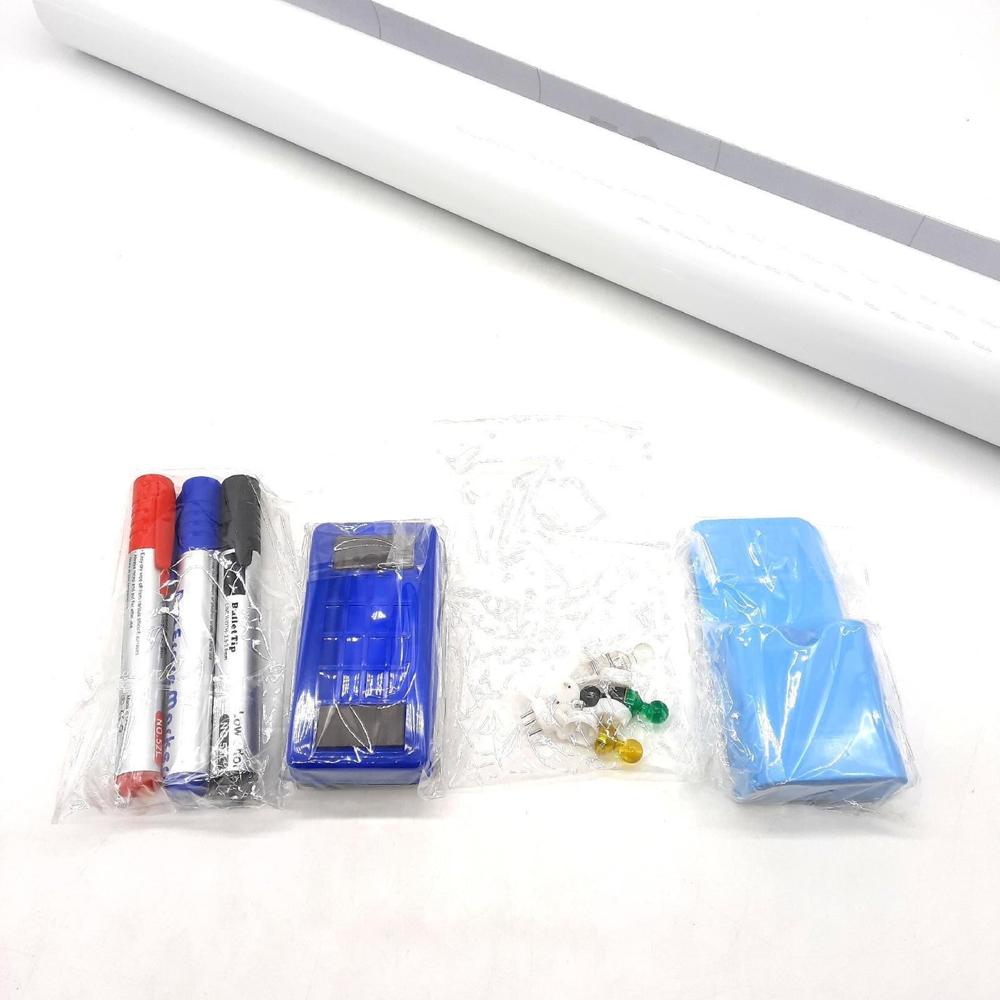 BoardPlus Economy Magnetisches Whiteboard 88 x 58 cm lackierter trockener Office (44,36)