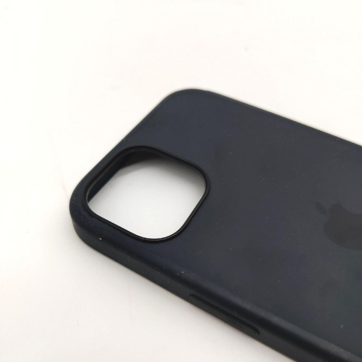 Apple Silikon Case mit MagSafe für iPhone 13 - Mitternacht
