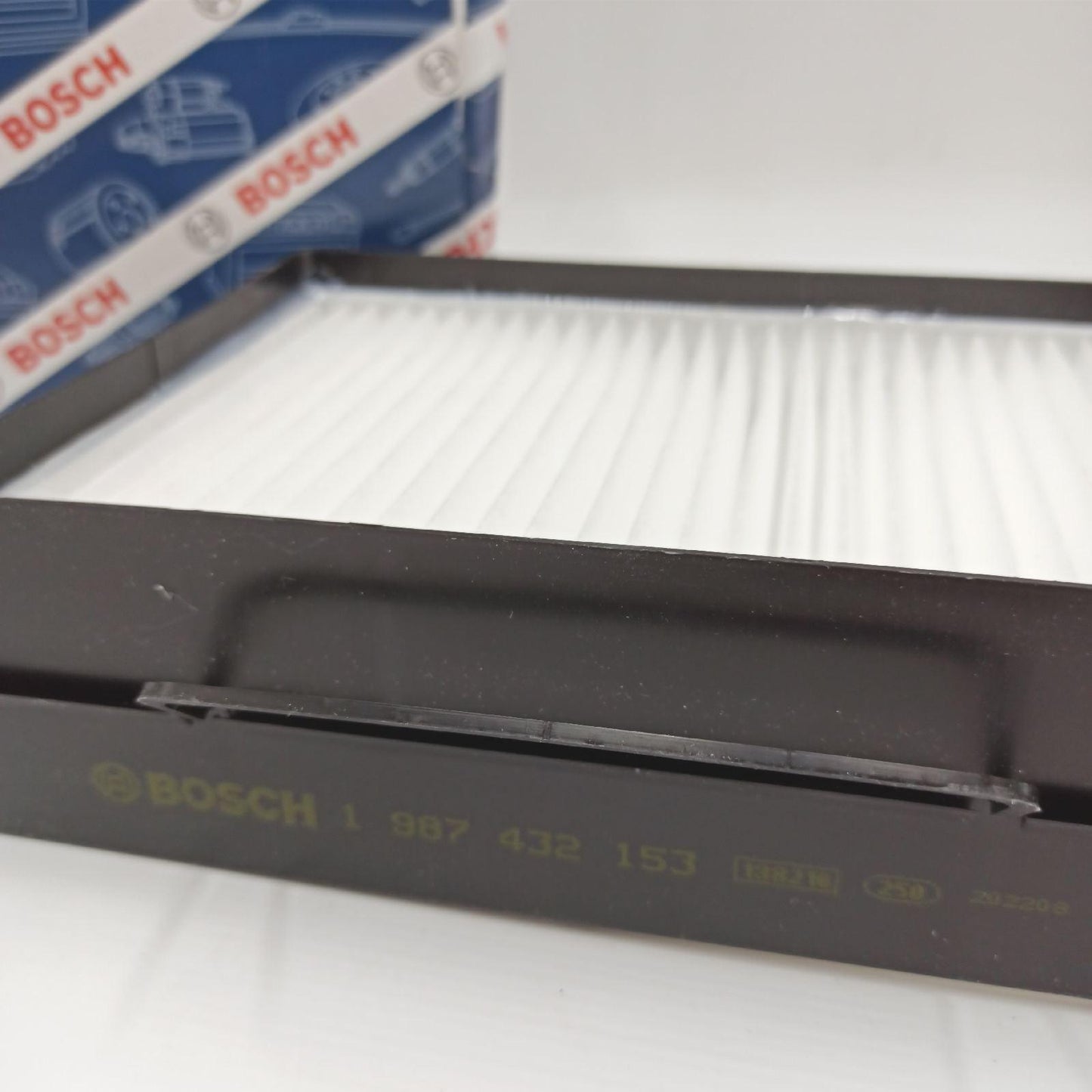 Bosch Innenraumfilter Kfz Zubehör M2153 Pollenfilter für saubere Luft im Fahrzeug