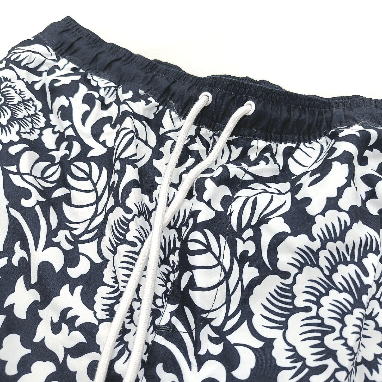 Amazon Essentials Badehose Herrenbekleidung Schwarz Floral XL Schnell trocknend Badeaccessoire