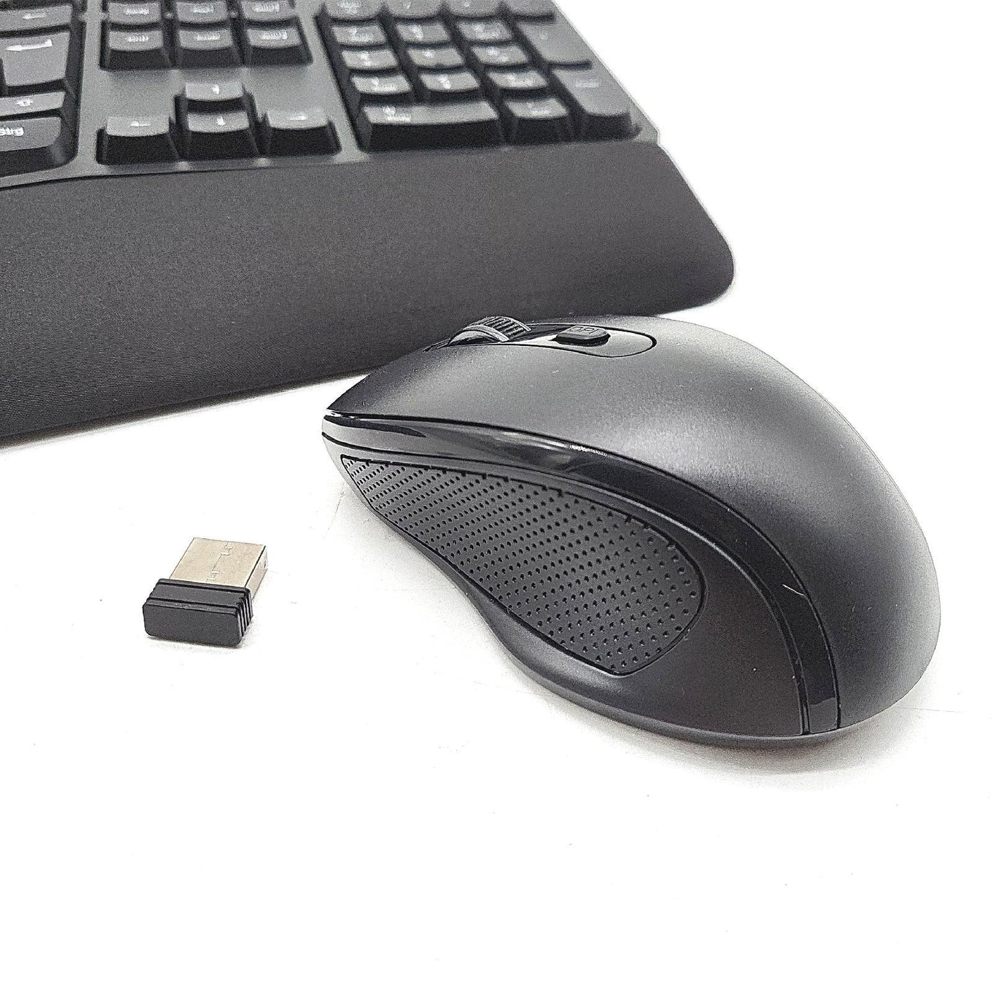 Amazon Basics ? Tastatur Maus Set ergonomisch kabellos DE Layout schwarz