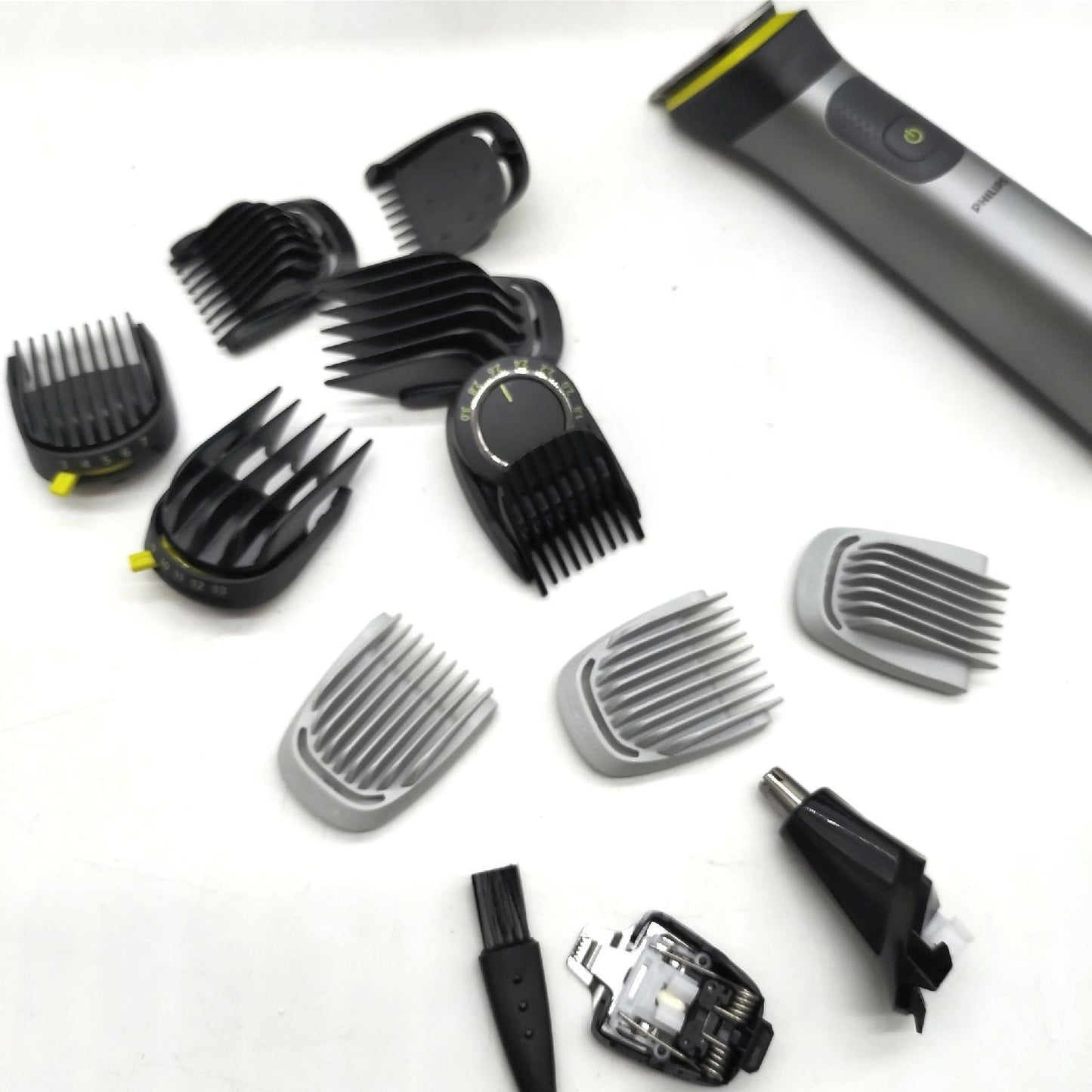 Philips Trimmer Pflegegeräte Multigroom Serie 7000 14in1 umfassend vielseit