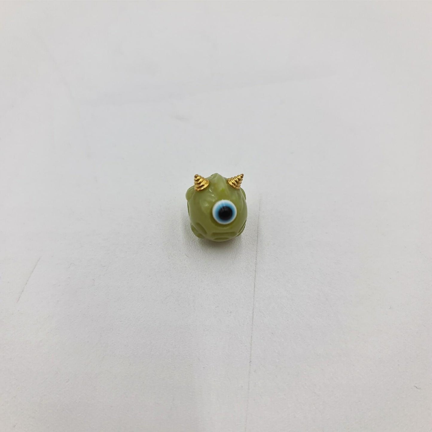 CHGCRAFT Monster Perlen Einzel Auge Halloween Spaß 18Stk 9 Farben Opaque Harz