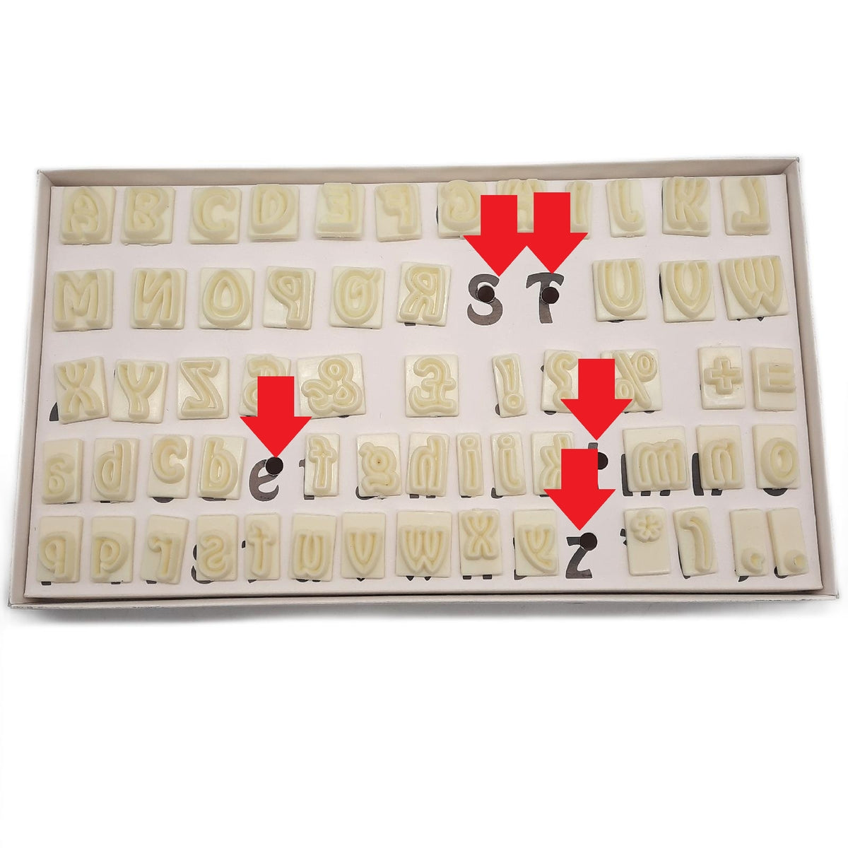 PME 106M001 Jem Alphabet-Ausstecher zum dekorieren von Zuckerarbeiten und Kuchen  Sortiment  Kunststoff  Ivory  2 x 2 x 2 cm  64-teilig