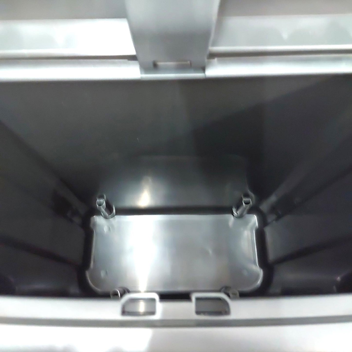 Brabantia Bo Touch Bin Hi 60L Mattschwarz Abfall Unvollständig Dellen