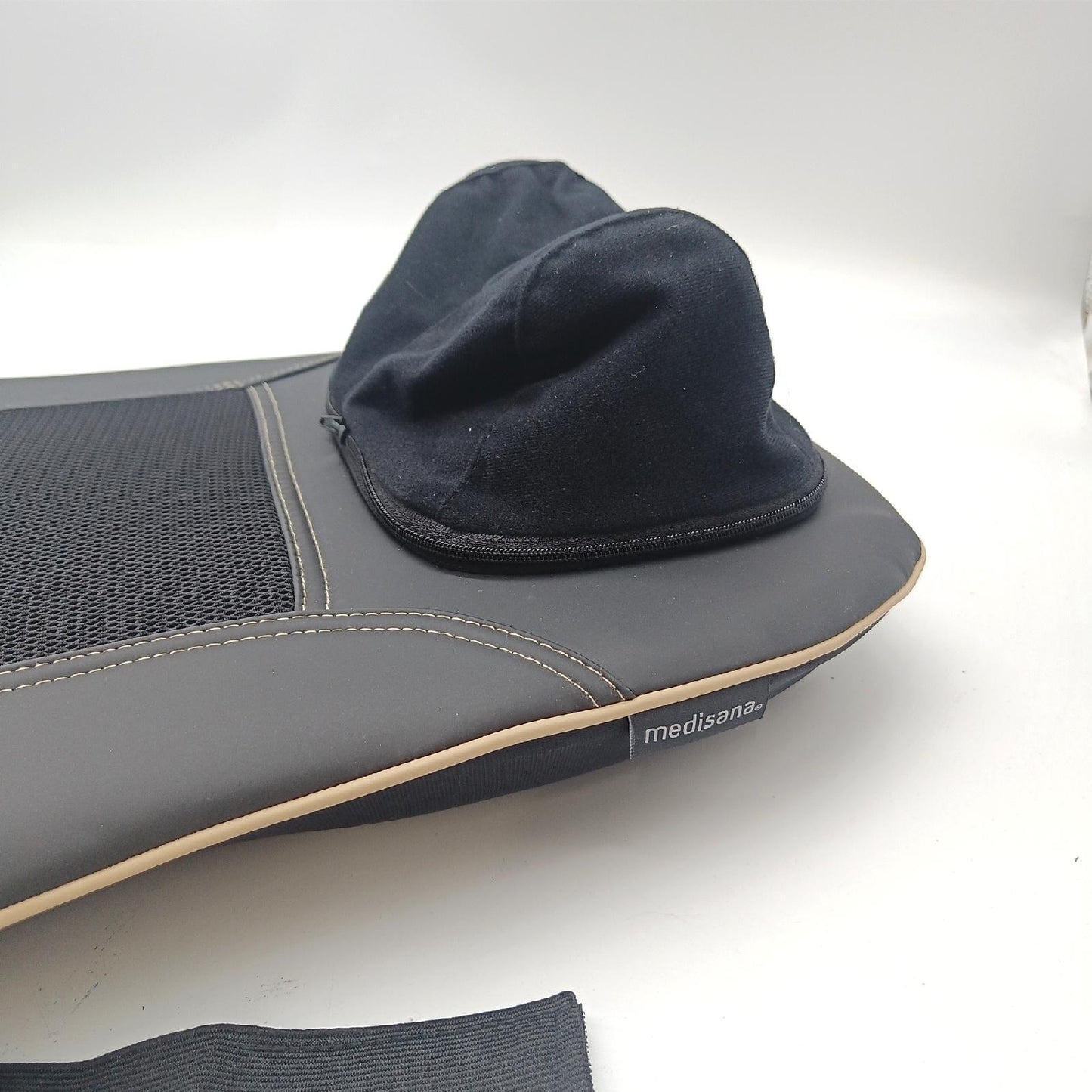 Medisana MCN Shiatsu Massagesitzauflage mit grün blinkendem Powerknopf