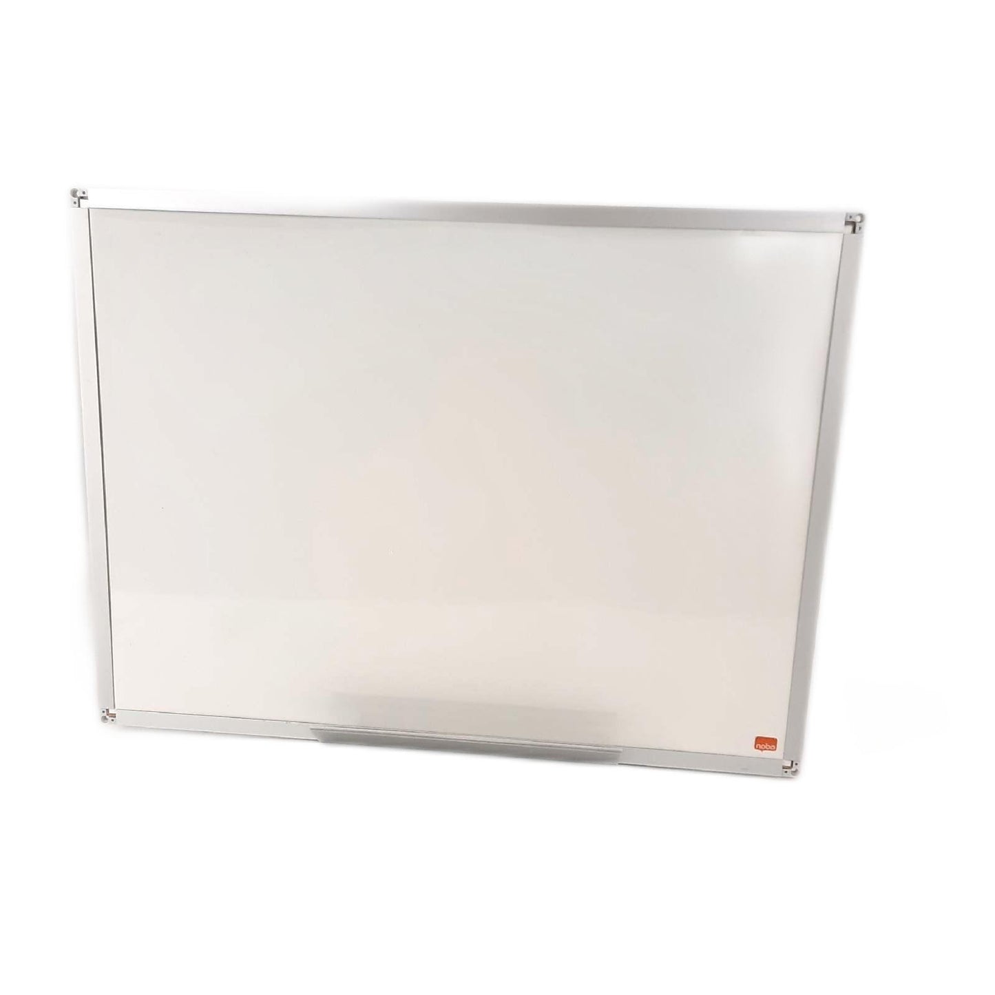 Nobo magnetisches Emaille Whiteboard, 45 x 60 cm, Aluminiumrahmen, Traditionelle Eckmontage, Inkl. Stiftablage, Weiß, EssenSerie, 1915445