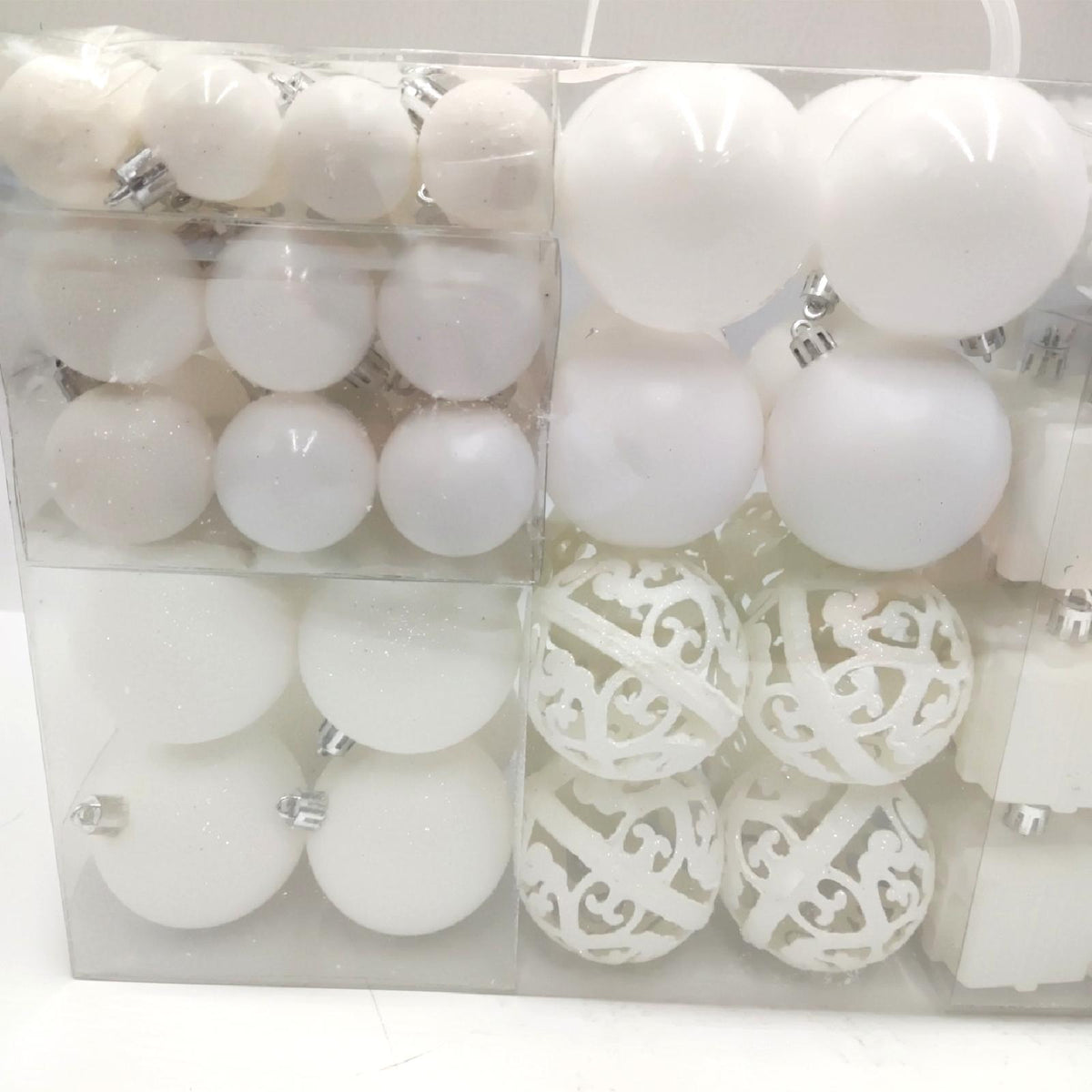 BRUBAKER 101-teiliges Set Weihnachtskugeln mit Baumspitze Creme Weiß