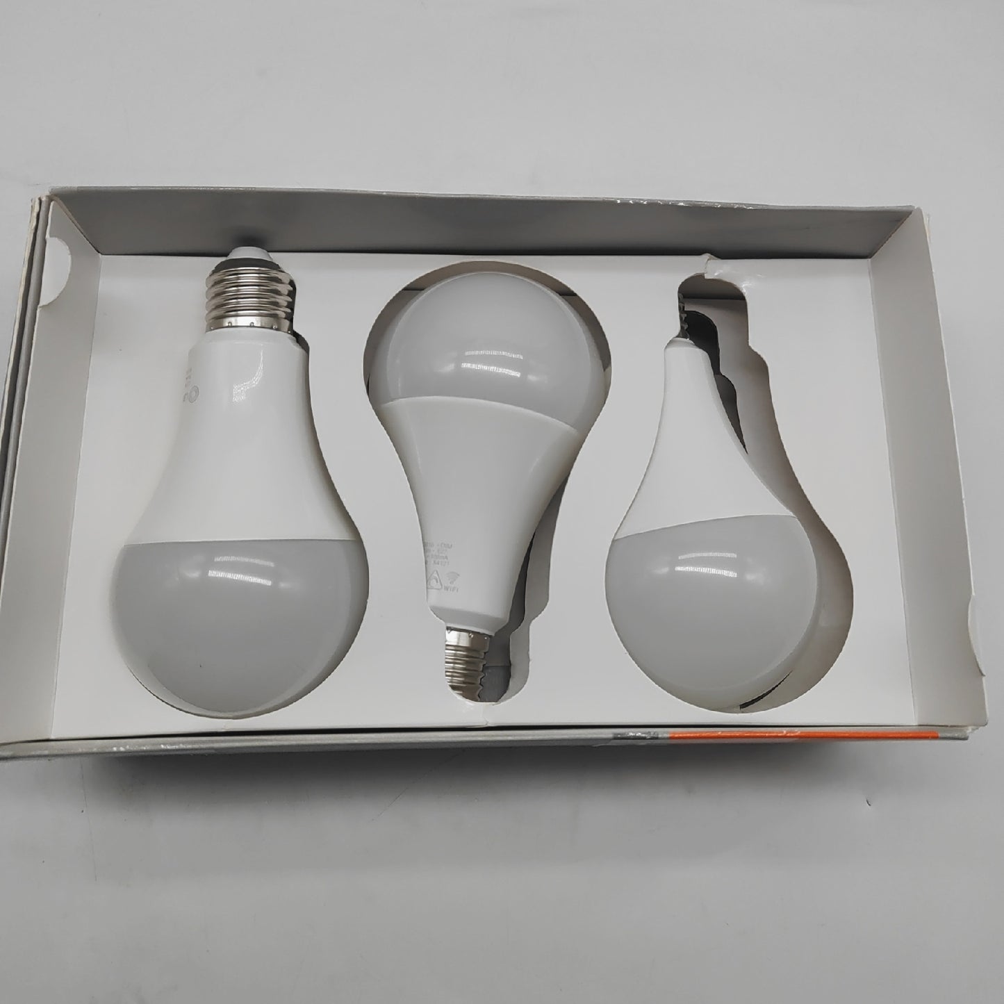 LEDVANCE Smarte LED Lampe WiFi Technologie Sockel E27 Dimmbar Warmweiß 2700 K