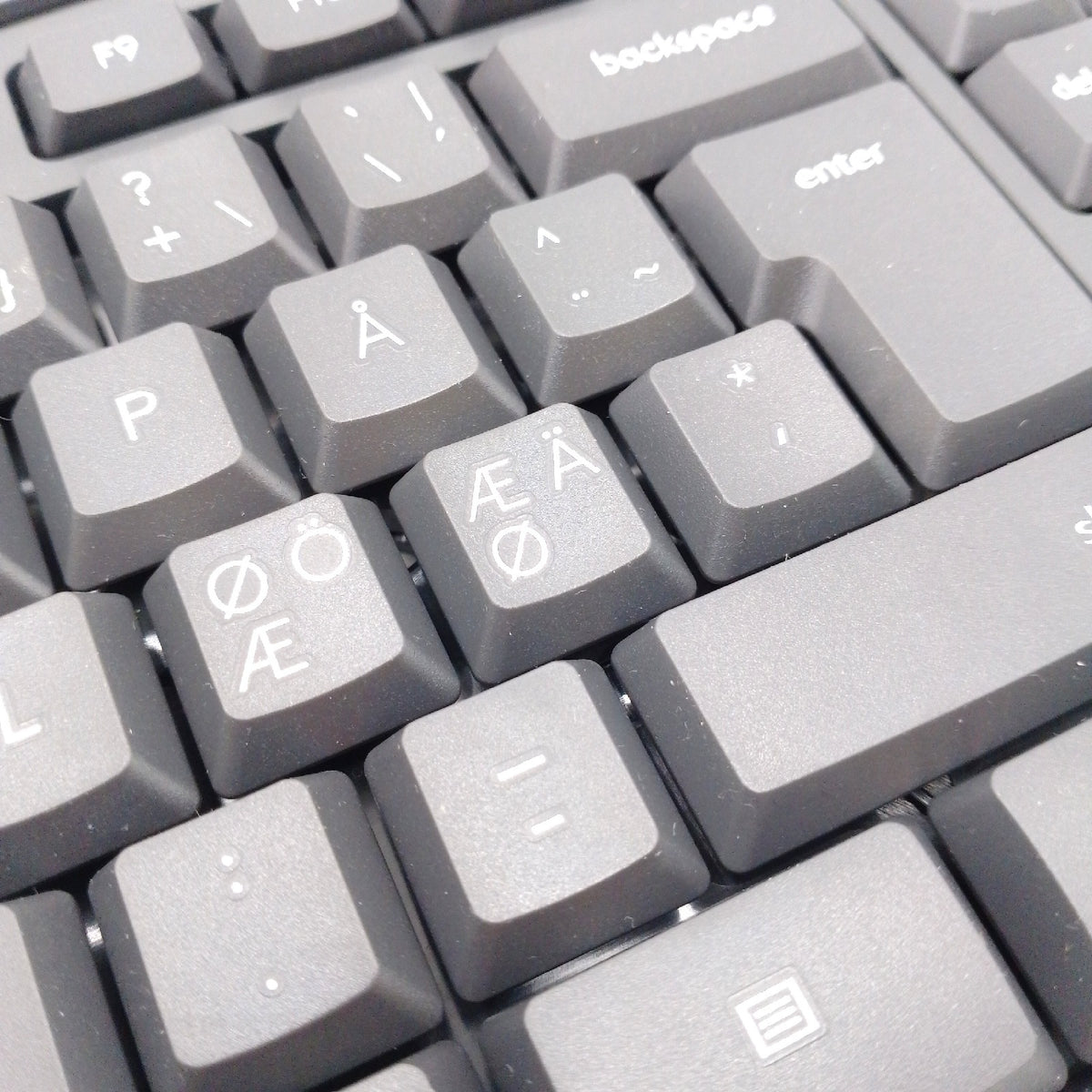 Logitech MK295 kabelloses Tastatur Maus Set QWERTY Layout Nordeuropa SilentTouch Technologie