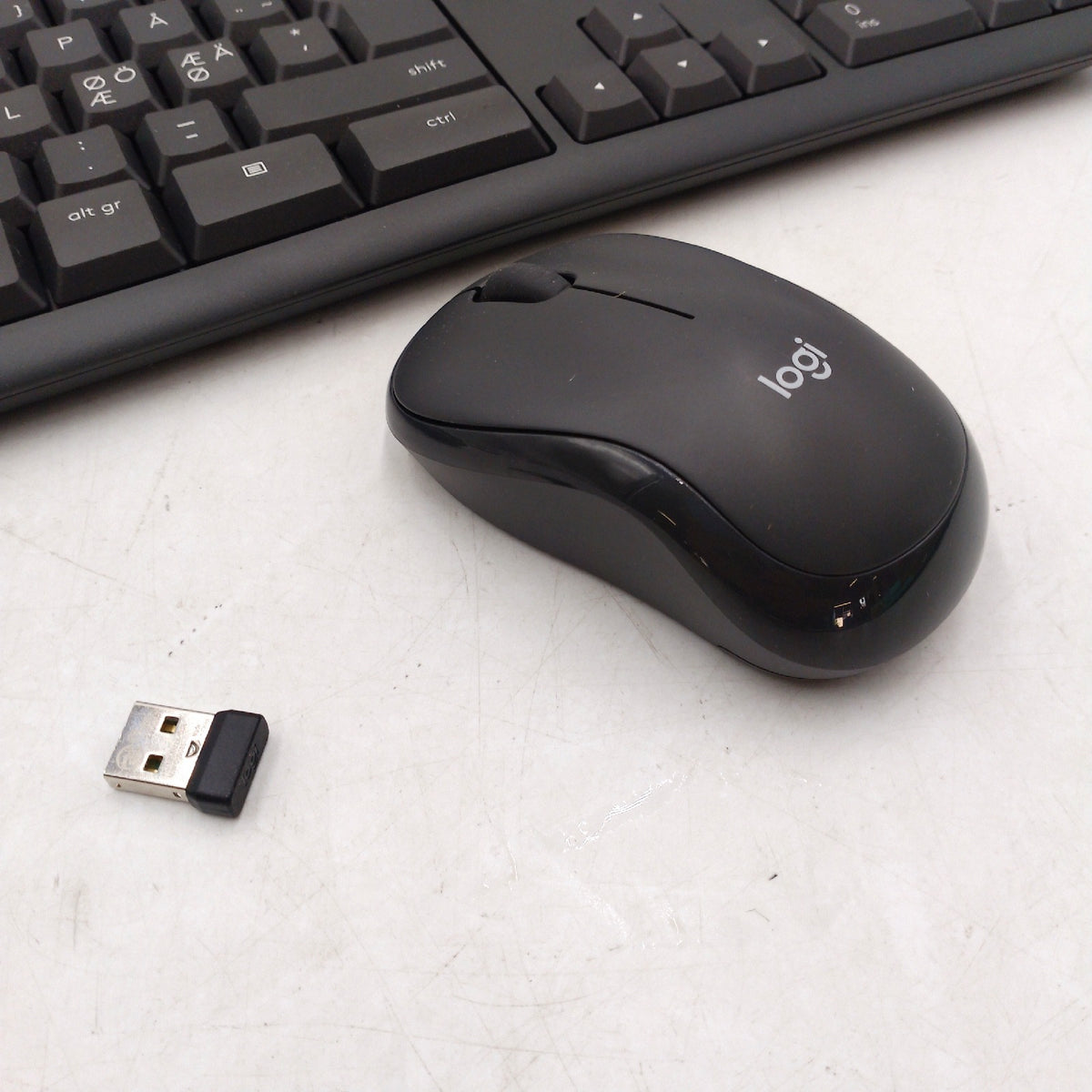 Logitech MK295 kabelloses Tastatur Maus Set QWERTY Layout Nordeuropa SilentTouch Technologie