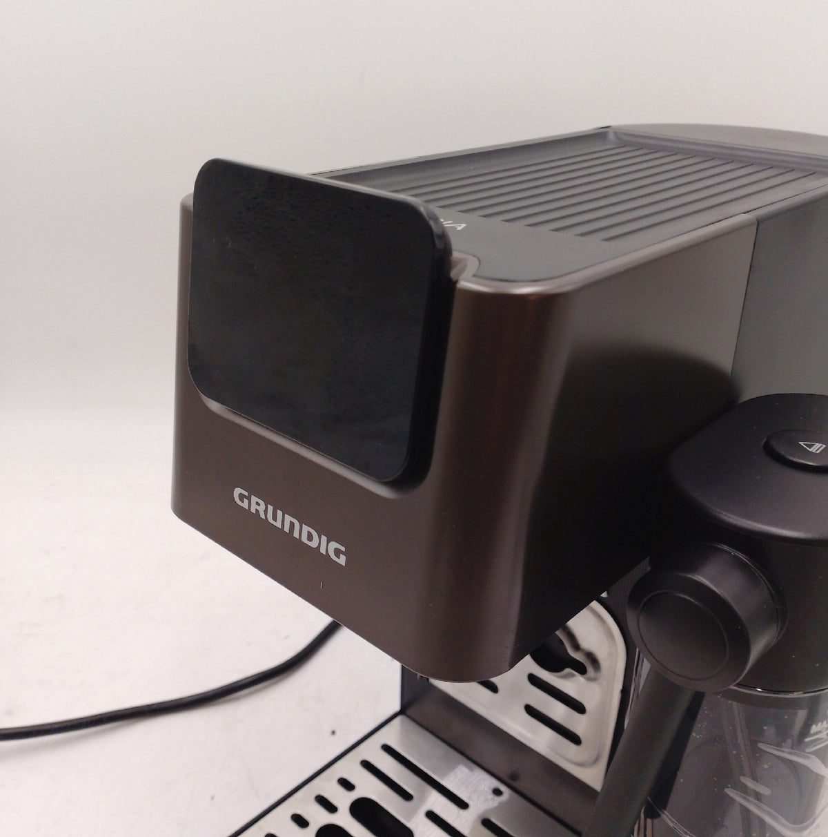 Grundig Siebträgermaschine KSM 5330 mit integriertem Milchbehälter 1628 W Leistung