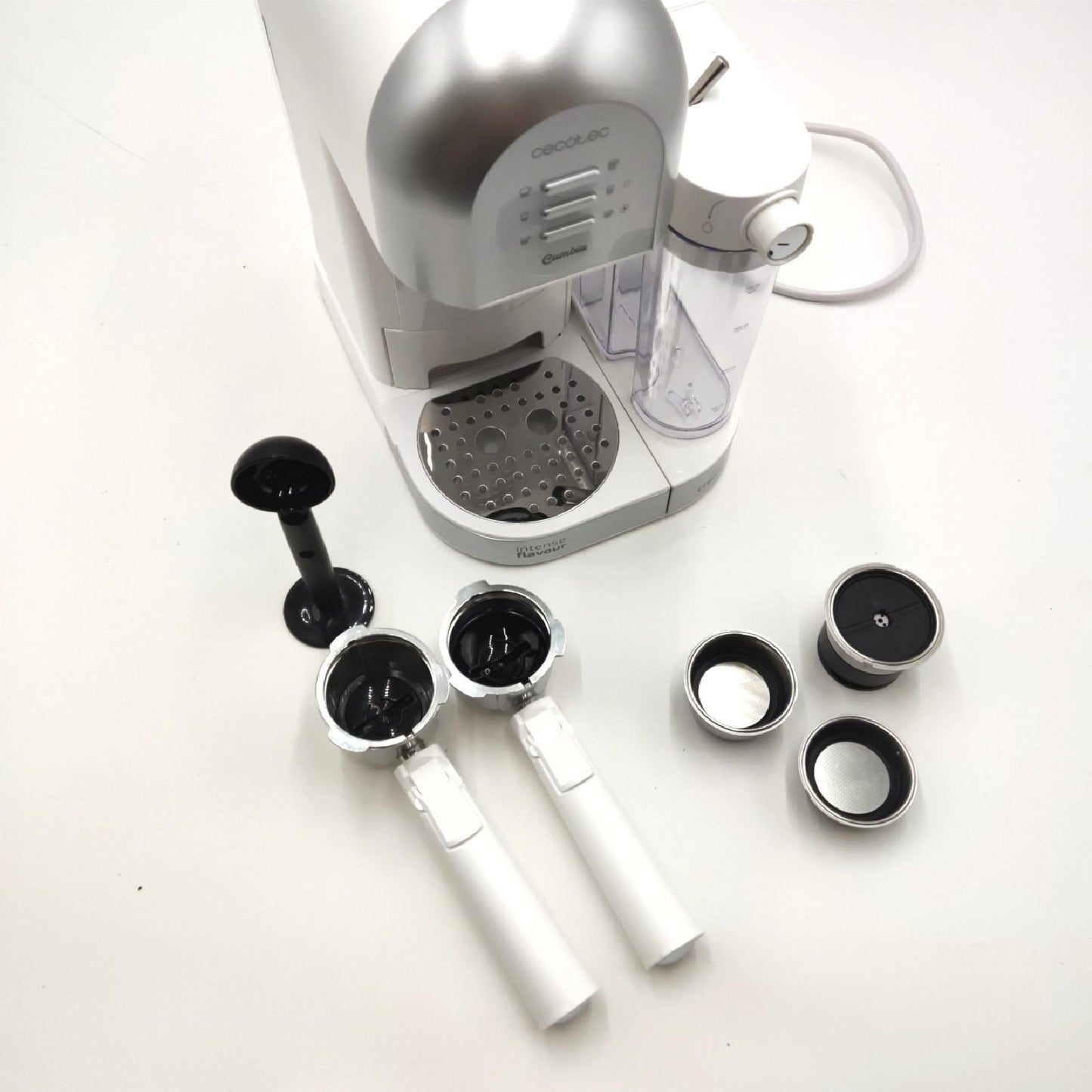 Cecotec Halbautomatischer Kaffee Instant Power-ccino 20 Chic Serie Bianca. für gemahlenen Kaffee und Kapselkaffee 20 Riegel, Milchtank 0,7 ml, Wassertank 1,7 l, 1470 W.