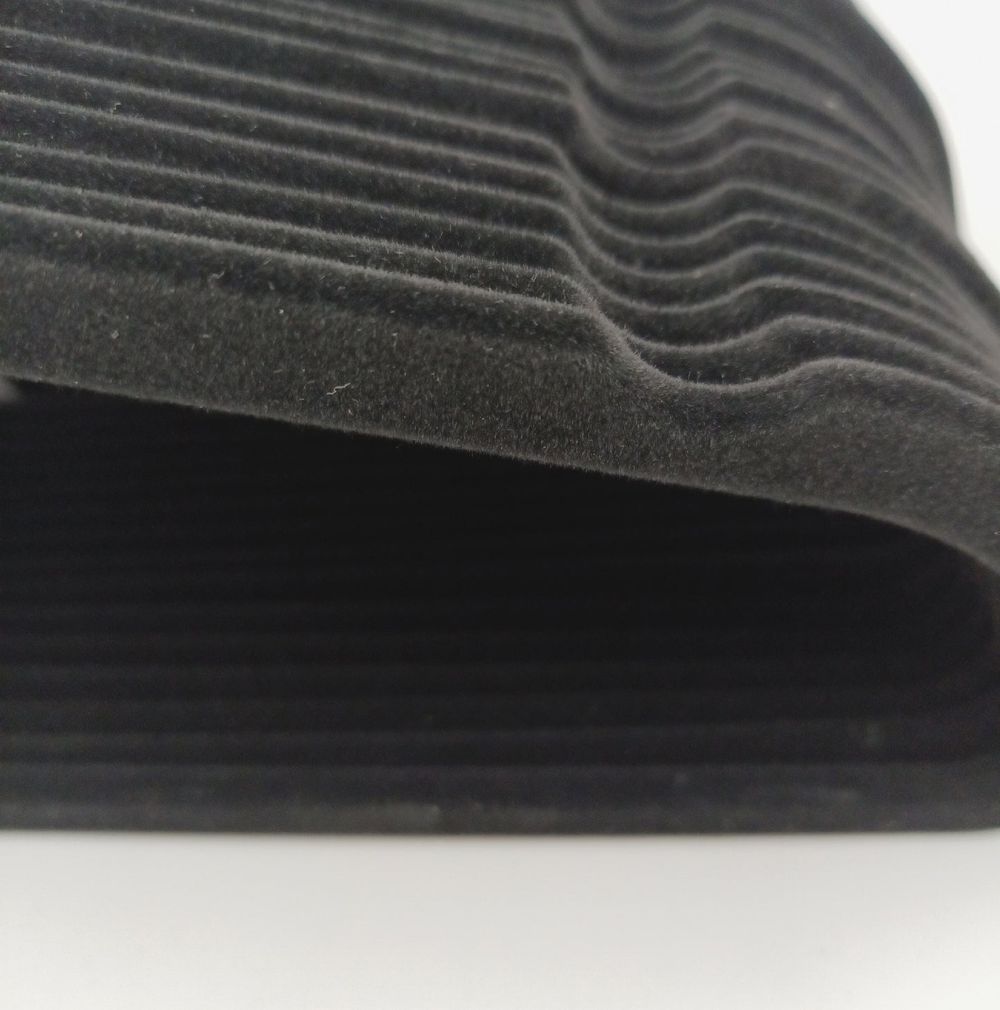 Amazon Basics Kleiderbügel Garderobe 30er Pack Schwarz platzsparend praktisch langlebig