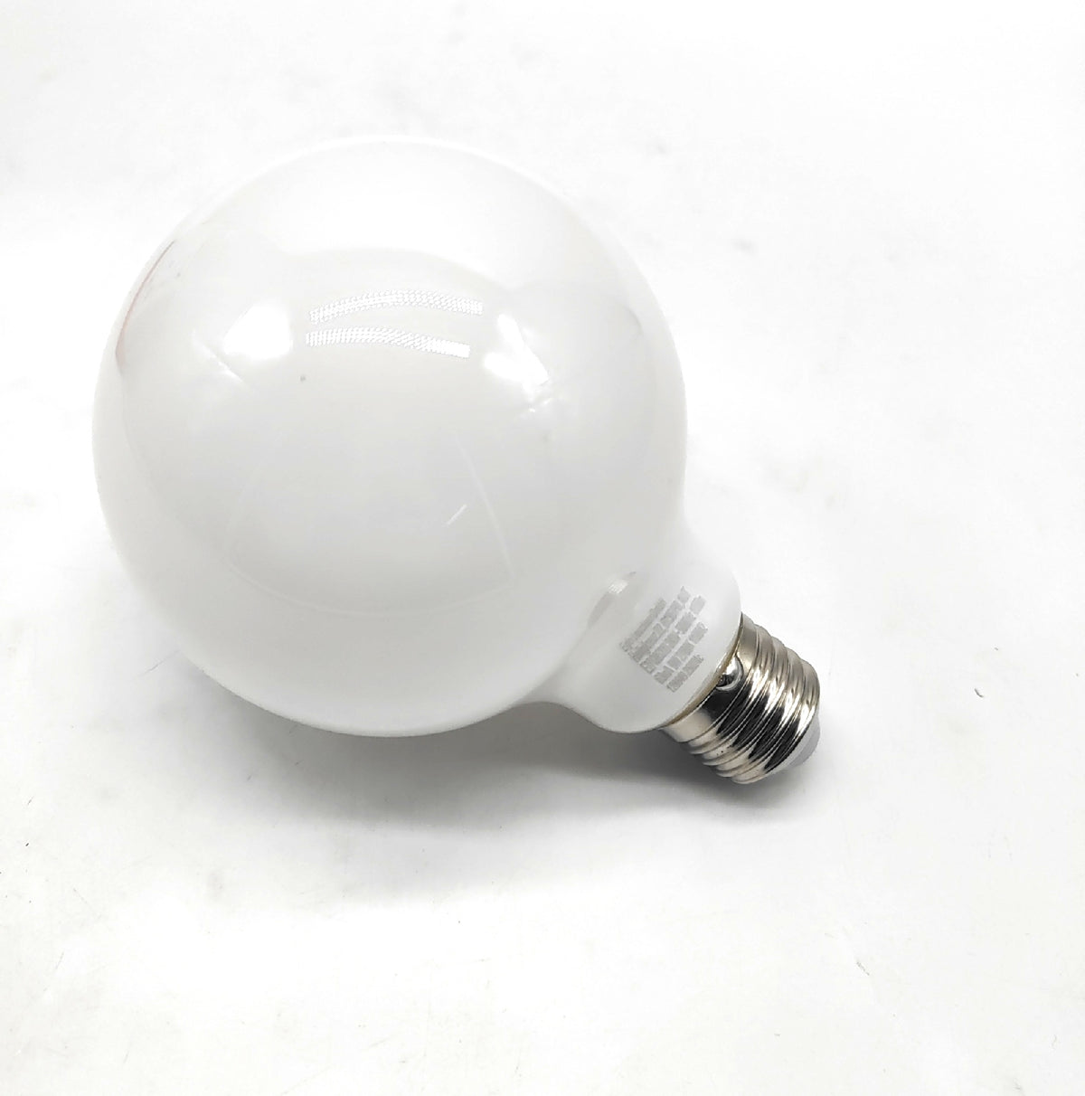EGLO Globe Milky E27 LED Lampe 9 W warmweiß Ø 9,5 cm