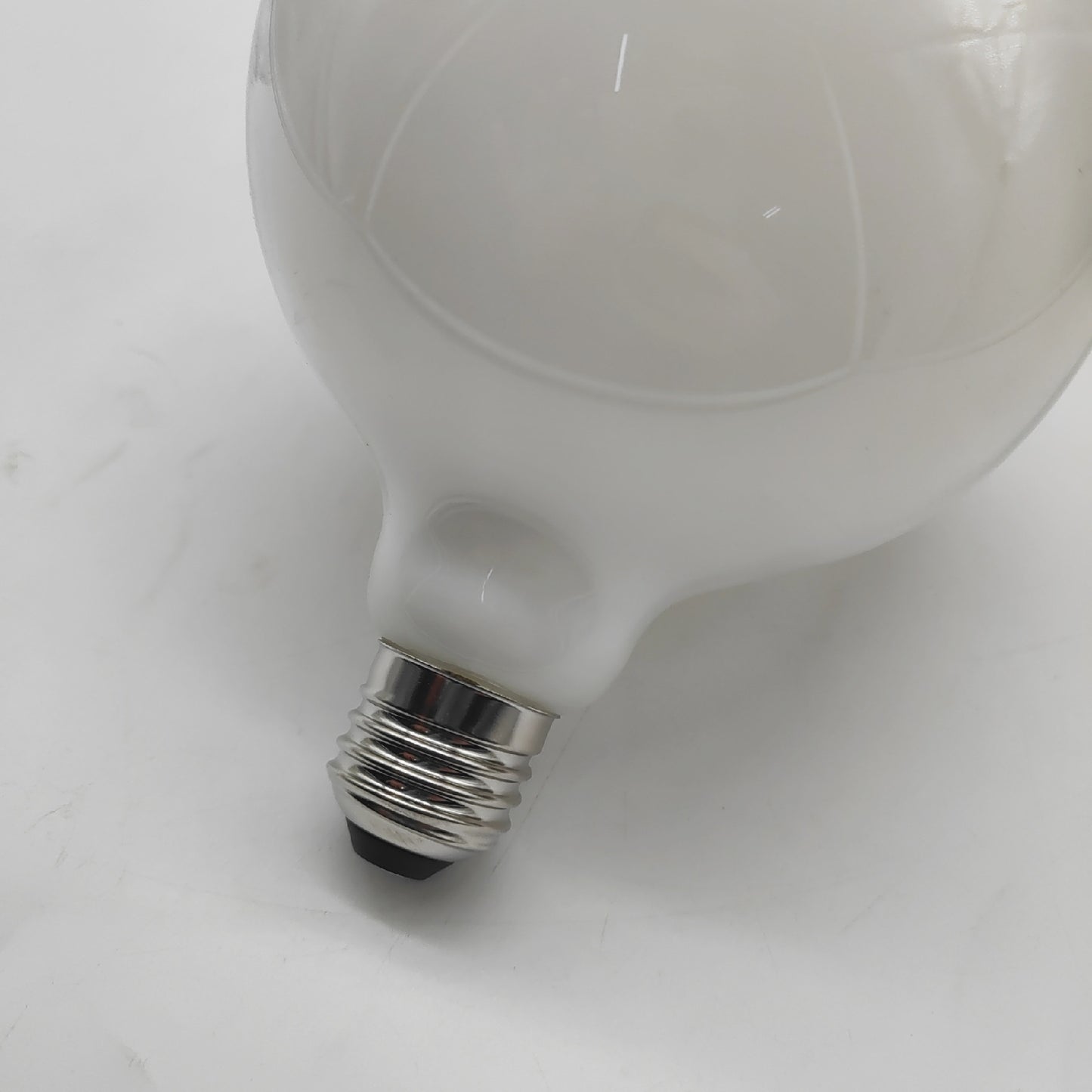 Osram LED Lampe in klassischer Globeform dekorativem LED Filament LED Lighting