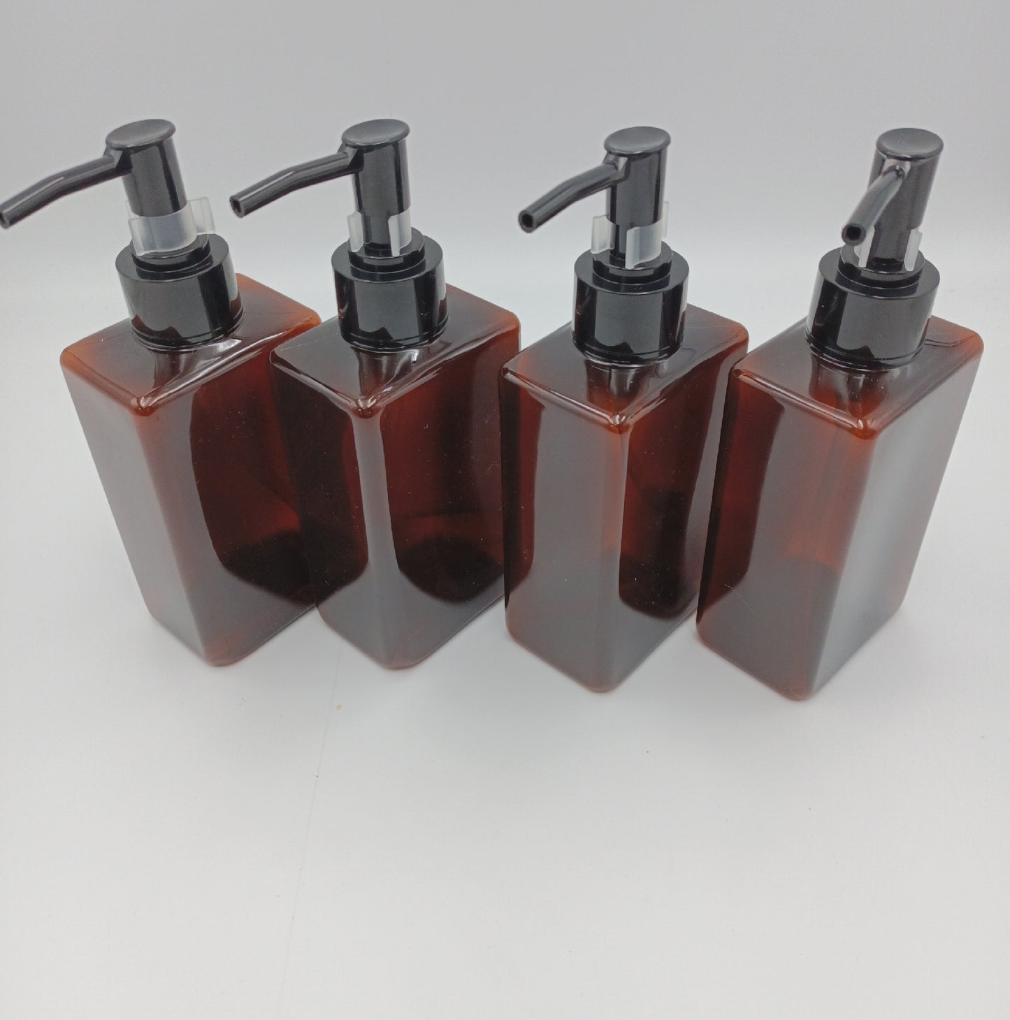 Braun Seifenspender Set Badaccessoires 4er Set 300ml Kunststoff langlebig praktisch flexibel für Dusche