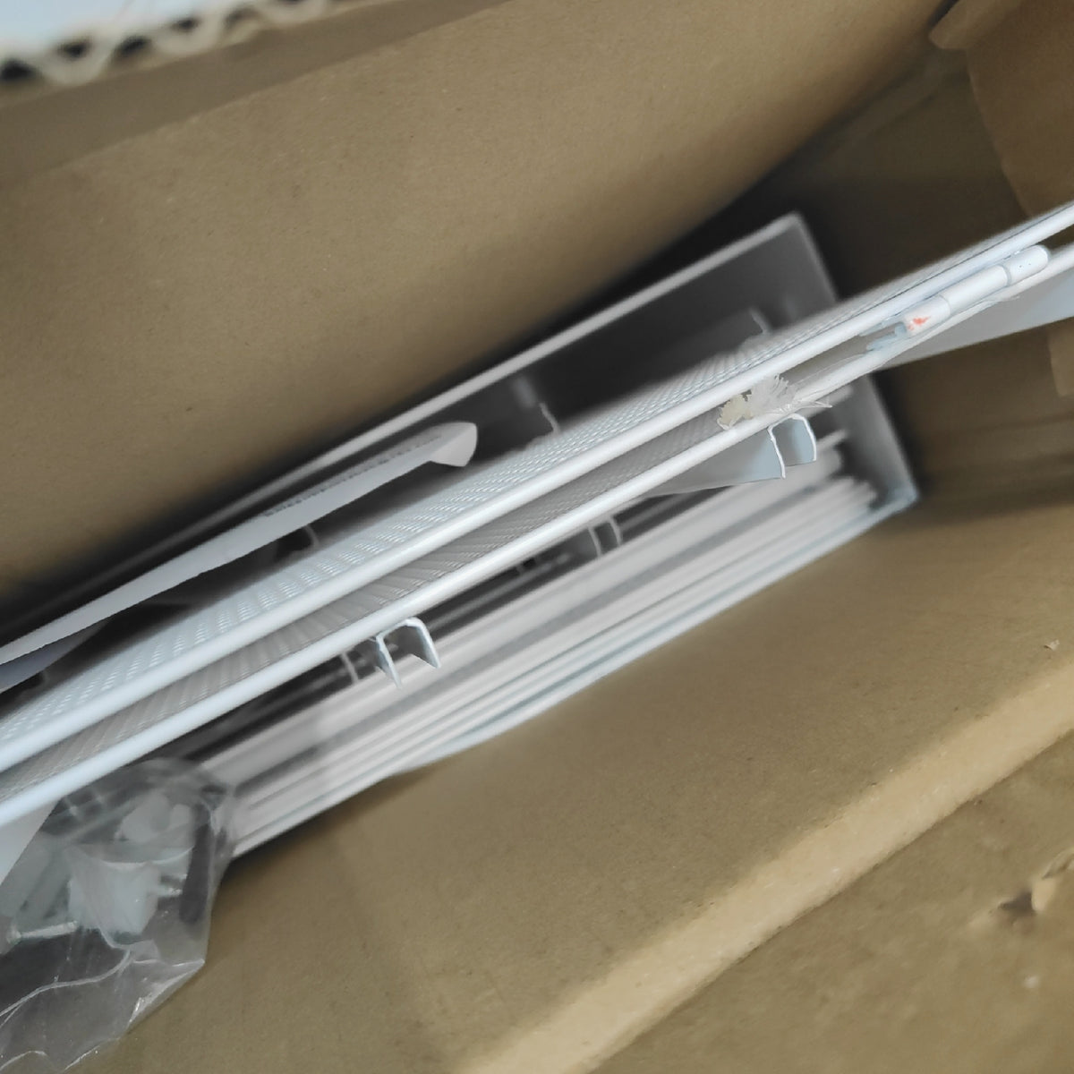 SUPTIDY Schreibtisch-Organizer mit Aktenhalter, 5 Etagen, Schreibtisch-Organizer mit 3 Stifthaltern, Papier-Briefablage für Büro, Zuhause, Organisation und Aufbewahrung, Weiß
