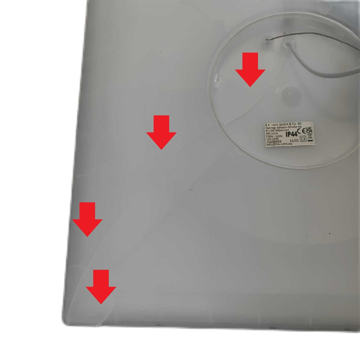 BKLicht LED Deckenlampe Flach Dimmbar Indirektes Licht CCT Warmweiss Zustand Riss