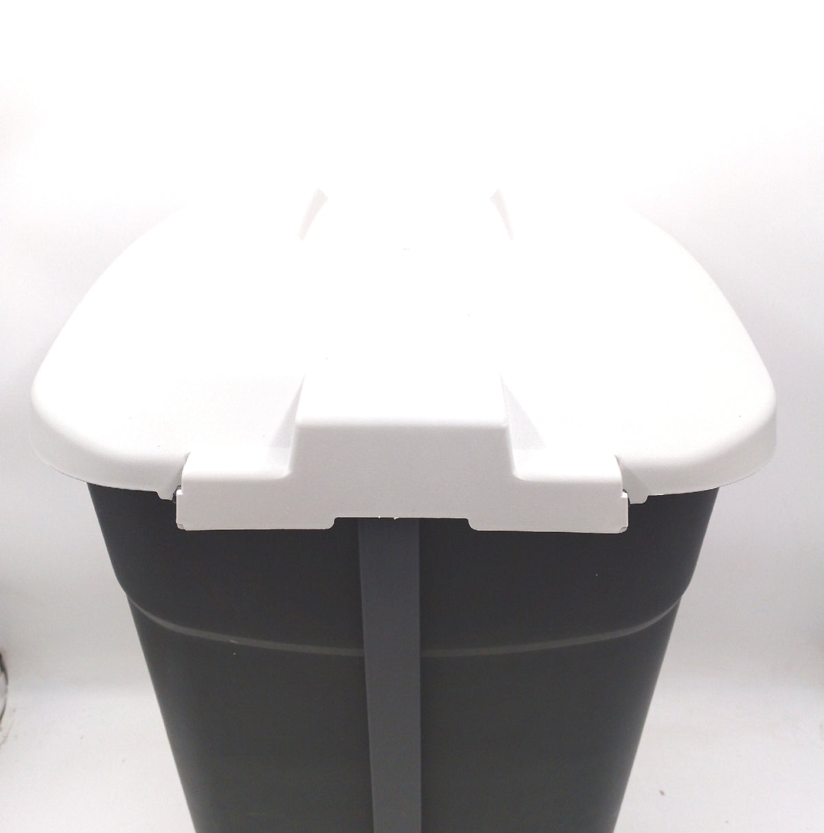 Tayg Abfallbehälter Kunststoff Müllentsorgung 60 Liter Trash Tretboden Deck