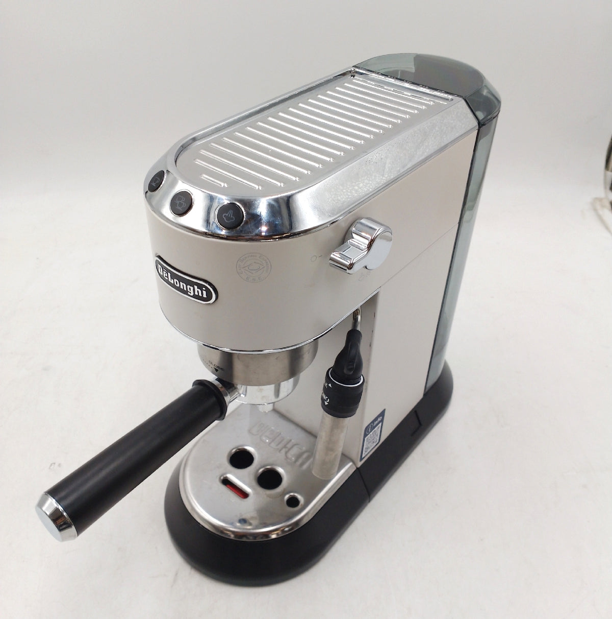 DeLonghi Espressomaschine Kaffeezubehör Dedica EC685 W Kompakt Design Bedienkomfort