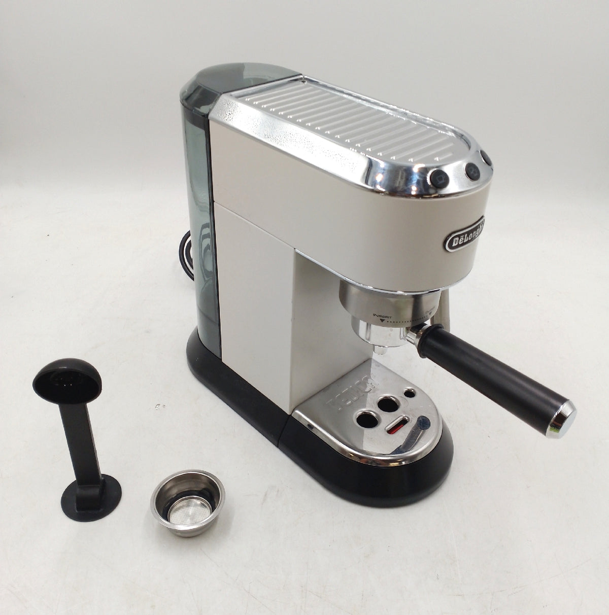 DeLonghi Espressomaschine Kaffeezubehör Dedica EC685 W Kompakt Design Bedienkomfort