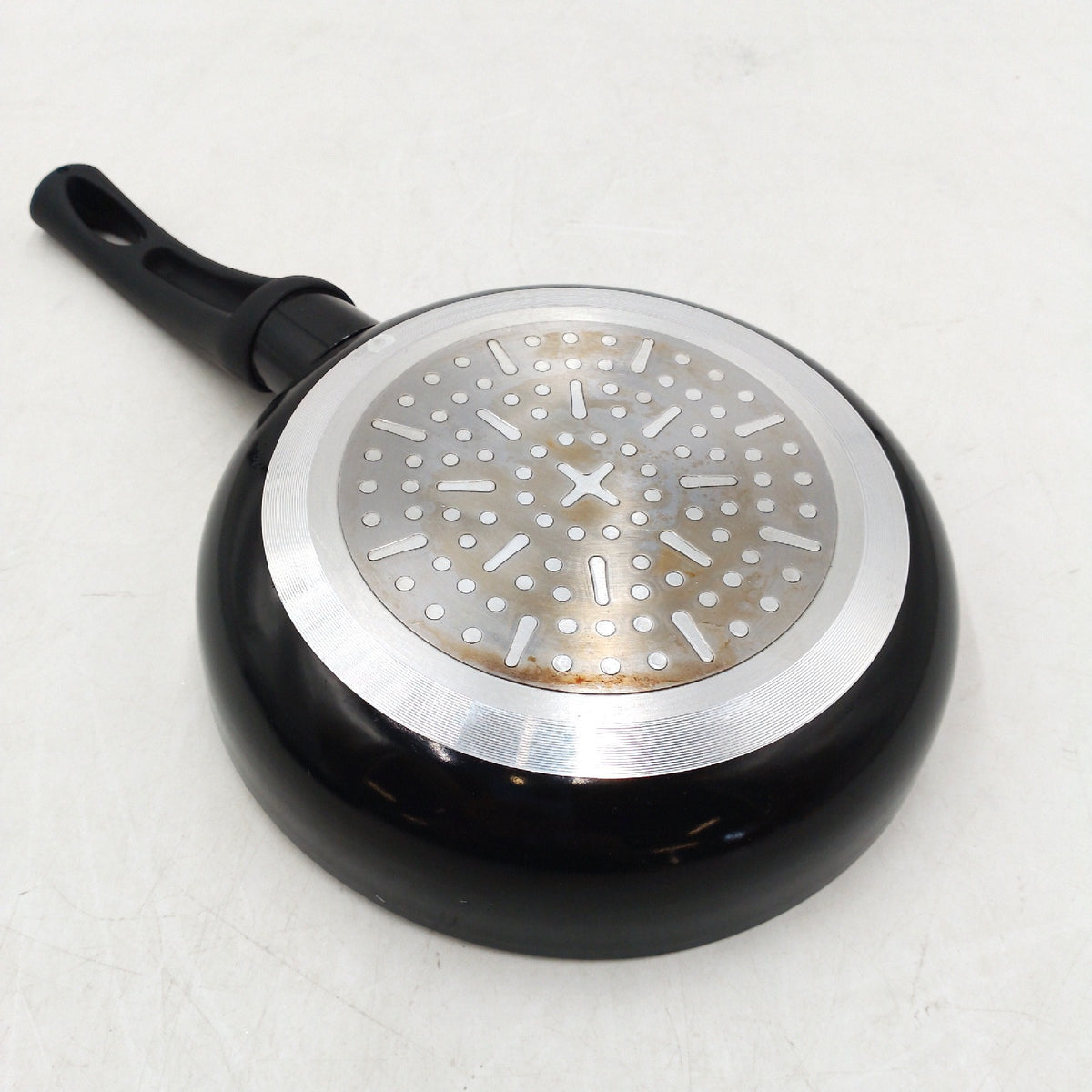 VIER V18 Bratpfanne aus gepresstem Aluminium, 18 cm mit Gebrauchsspuren.