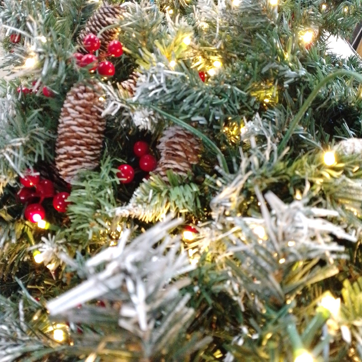 YITAHOME Weihnachtsbaum Dekoration 230cm Vorgeschmückt Schnee 550 LED L