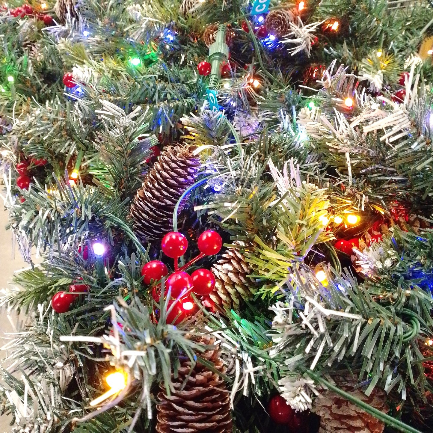 YITAHOME Weihnachtsbaum Dekoration 230cm Vorgeschmückt Schnee 550 LED L