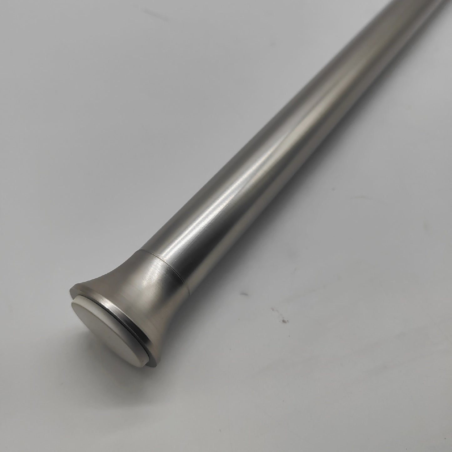 Amazon Basics Duschvorhangstange Badaccessoires Ausziehbare verstellbare Stange Nickel pflegeleicht flexibel