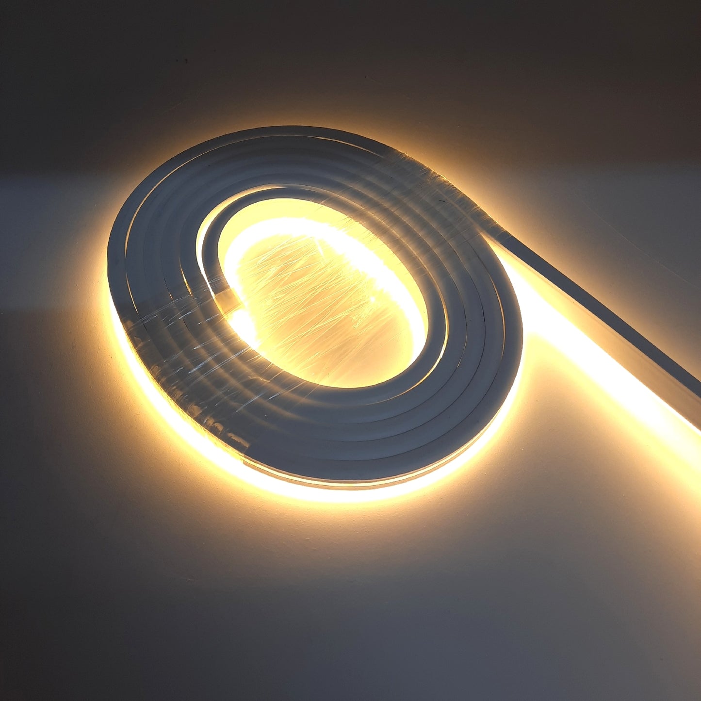YOODI LED Band Beleuchtung Innenbereich Warmes Licht 2 Meter Bewegungsmelder Flexibel