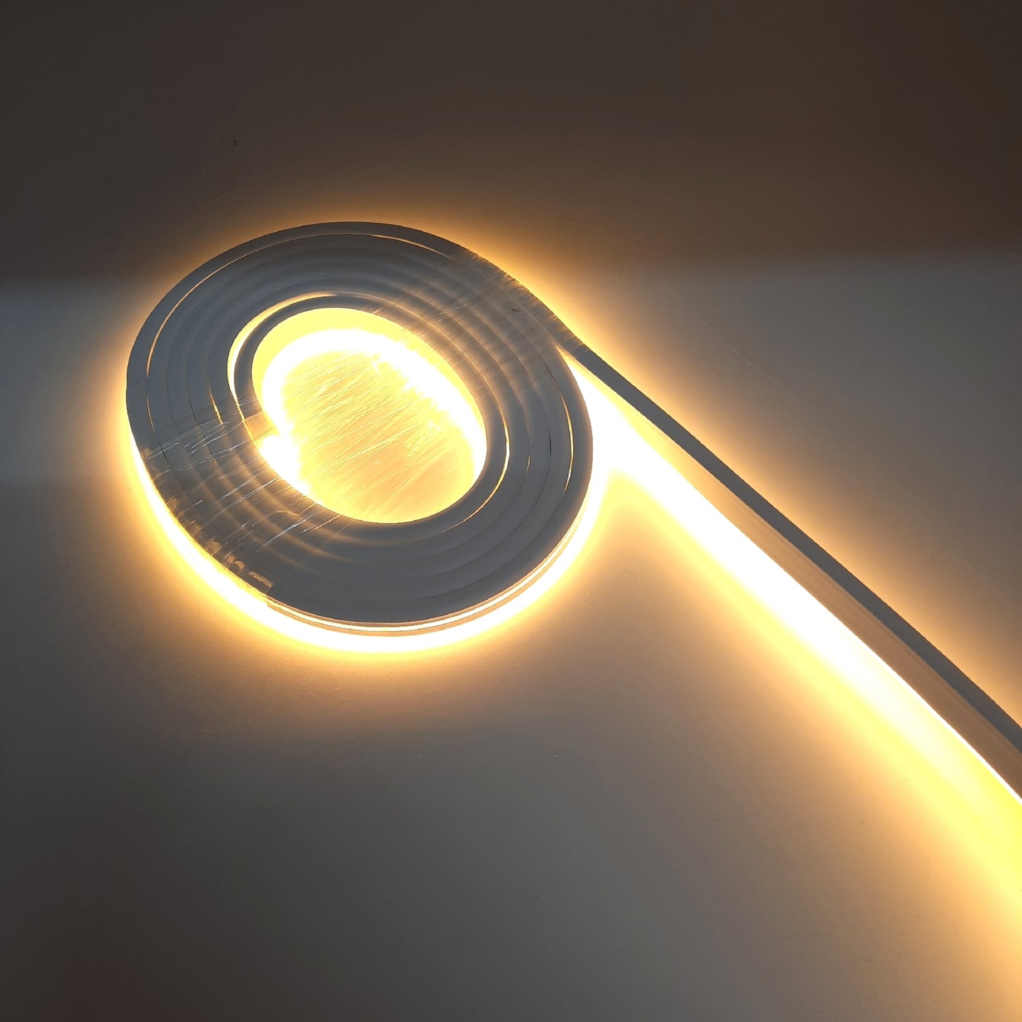 YOODI LED Band Beleuchtung Innenbereich Warmes Licht 2 Meter Bewegungsmelder Flexibel