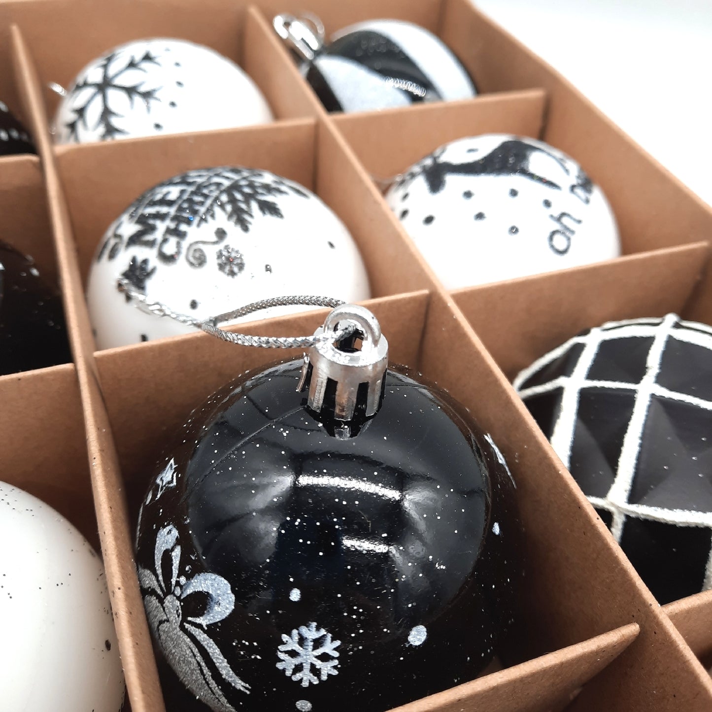 Ase Christbaumkugeln Weihnachtsdeko Kugeln Schwarz Weiß 16 Stück 6 CM