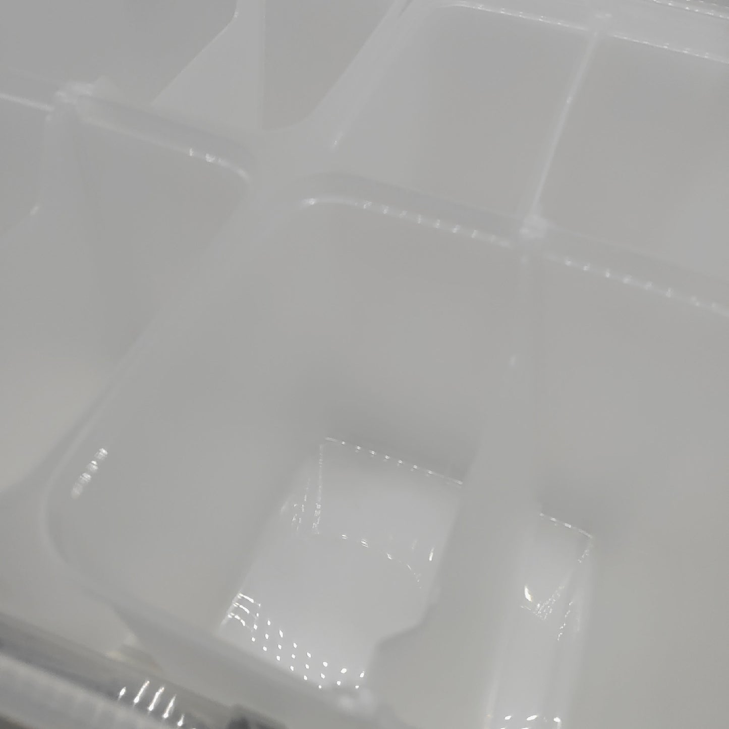 Iris Ohyama Box Lagerung Plastikbox Ordnung kleine Fächer Ecke beschädigt