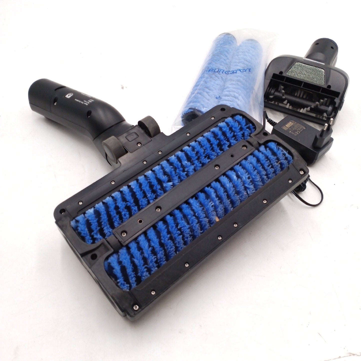 Philips 9000 Series AquaTrio schnurloser Nass Trockensauger ohne Wand