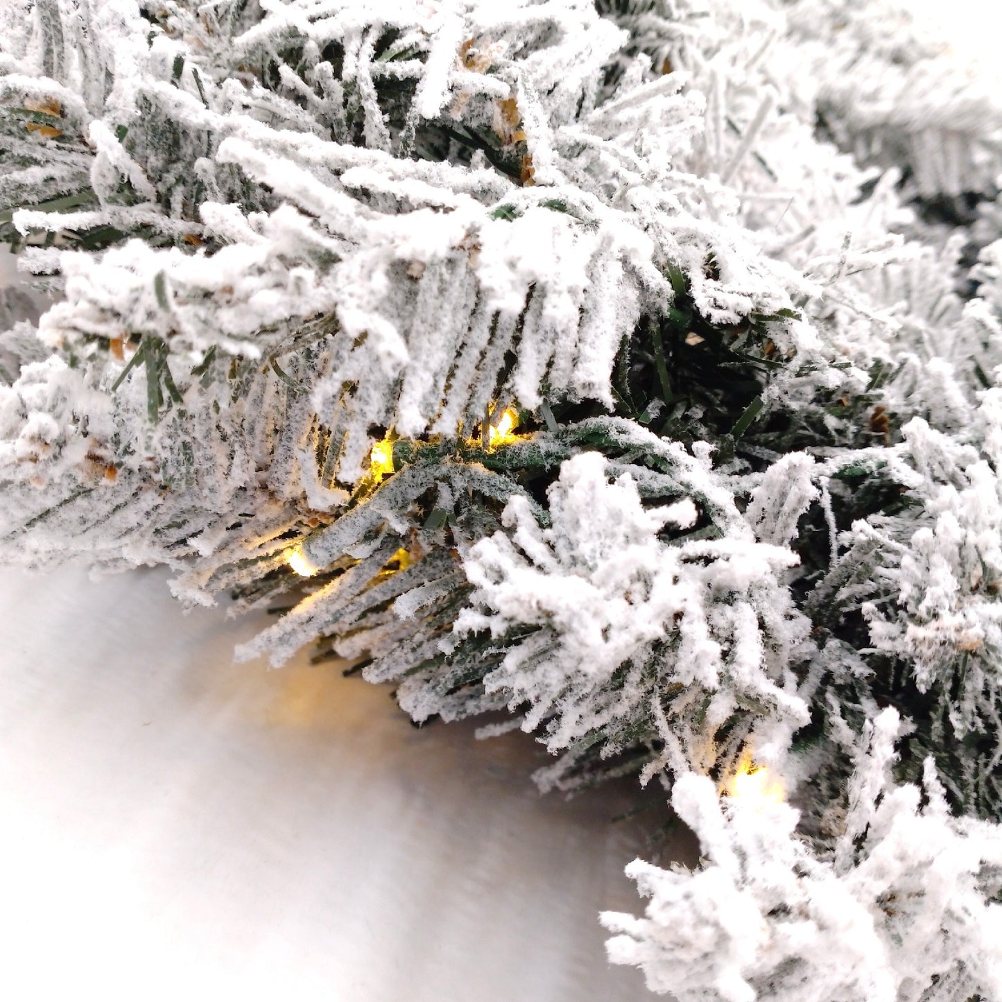 KOIUEYW Türkranz Weihnachtsdekoration Haustür 60cm LED Lichter Weihnachten Schnee
