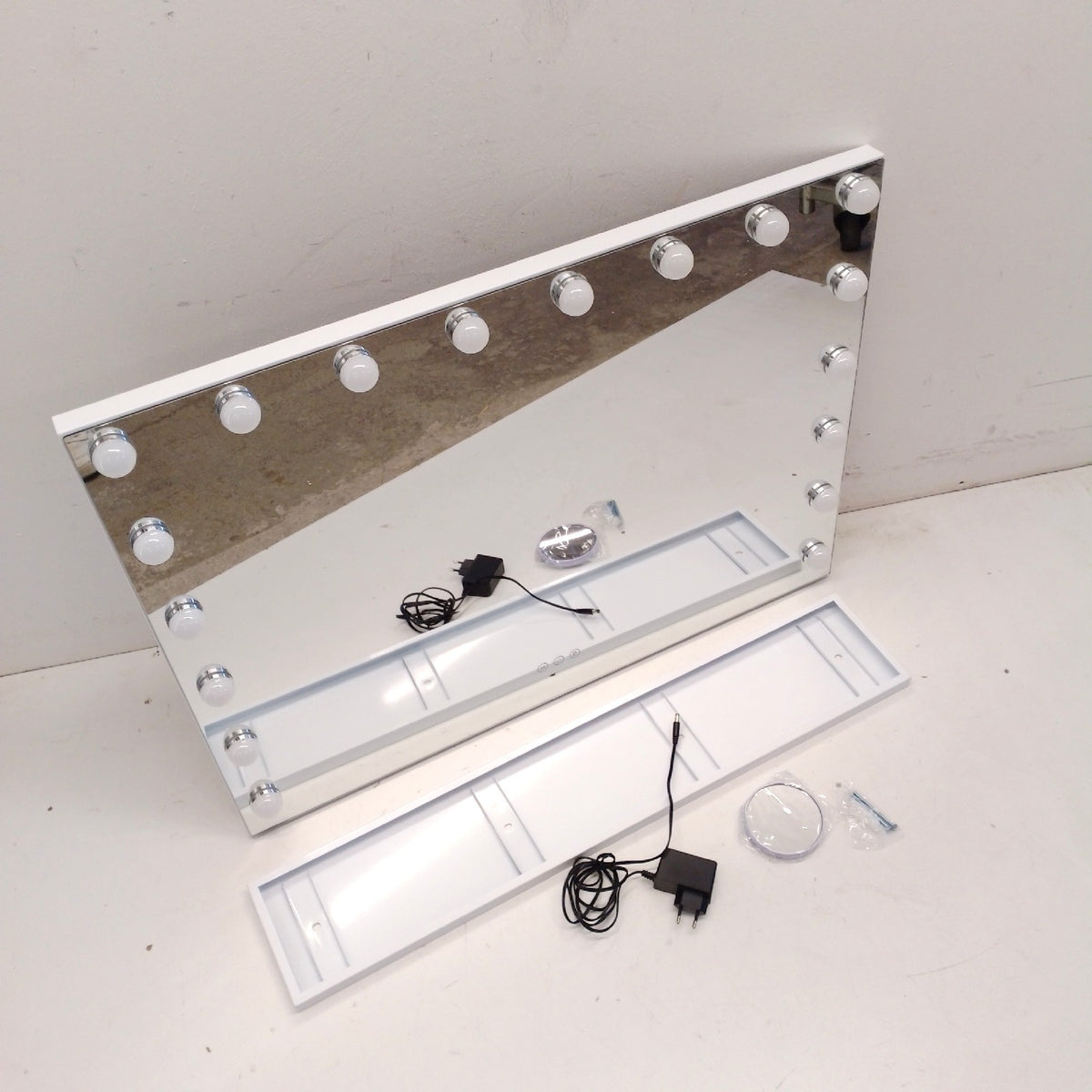 FENCHILIN Hollywood Spiegel Schminkspiegel RGB 18 LED Beleuchtung hinten beschädigt funktional