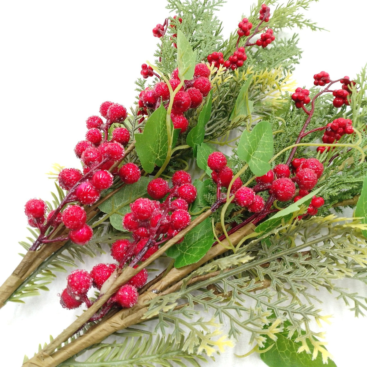 Künstlicher Beerenzweig Deko Zweig mit Beeren Zapfen Efeu Tannenzweige 2er Set 75cm groß AST Blumen künstlich Äste für Adventskränze Girlanden Weihnachtsdeko Floristik Kunstblume Kunstzweig, 75 cm