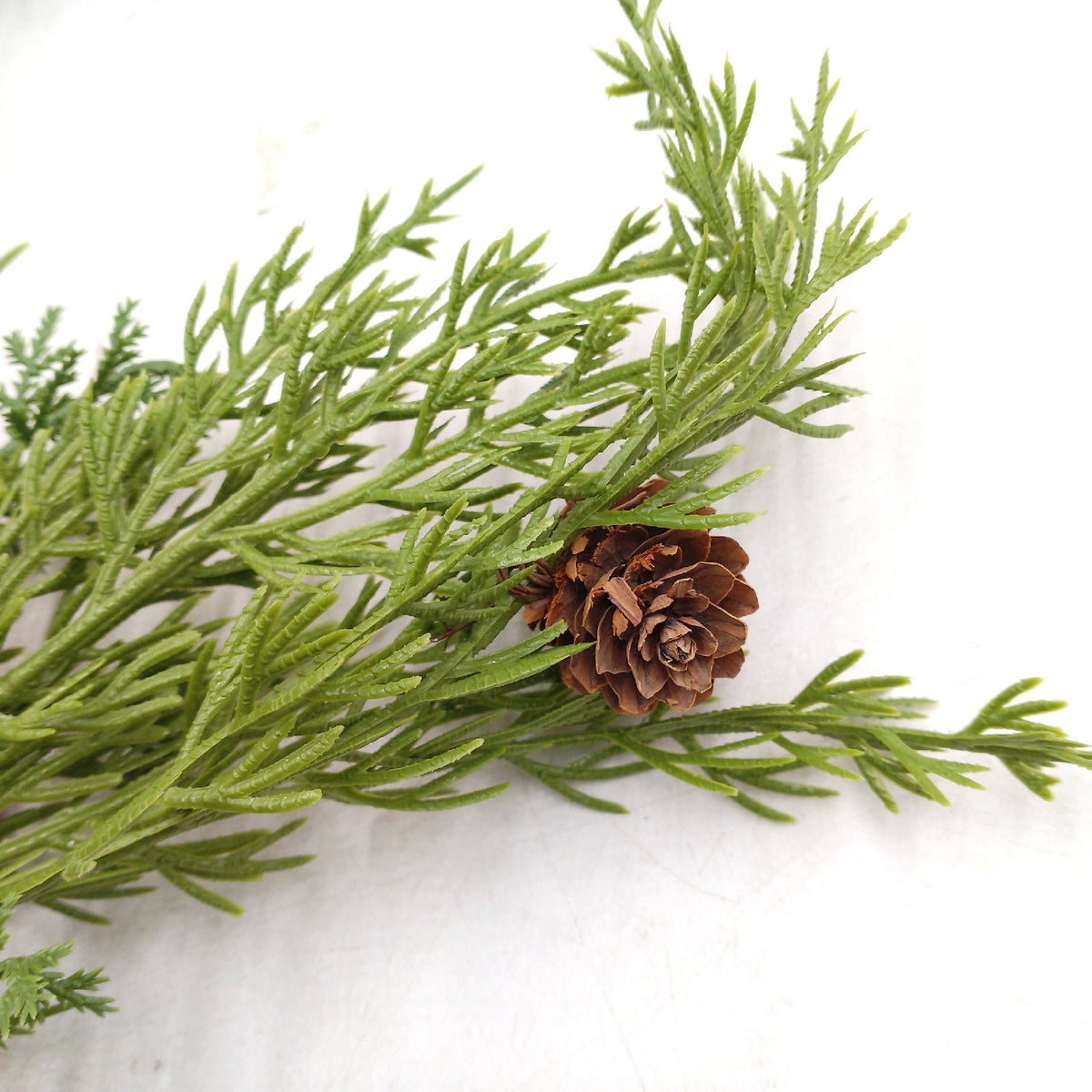 Künstlicher Beerenzweig Deko Zweig mit Beeren Zapfen Efeu Tannenzweige 2er Set 75cm groß AST Blumen künstlich Äste für Adventskränze Girlanden Weihnachtsdeko Floristik Kunstblume Kunstzweig, 75 cm
