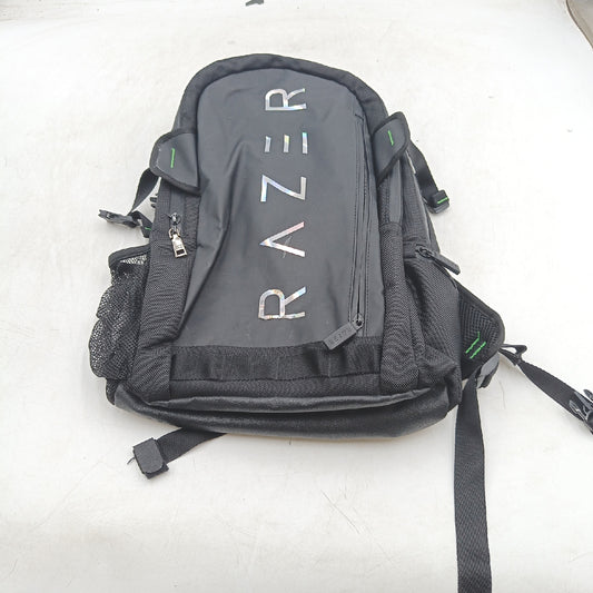Razer Rogue V3 Backpack (15.6") - Kompakter Reise Rucksack (Fach für Laptop bis 15 Zoll, Abriebfest, Außenhülle aus Polyester) Schwarz/Chroma