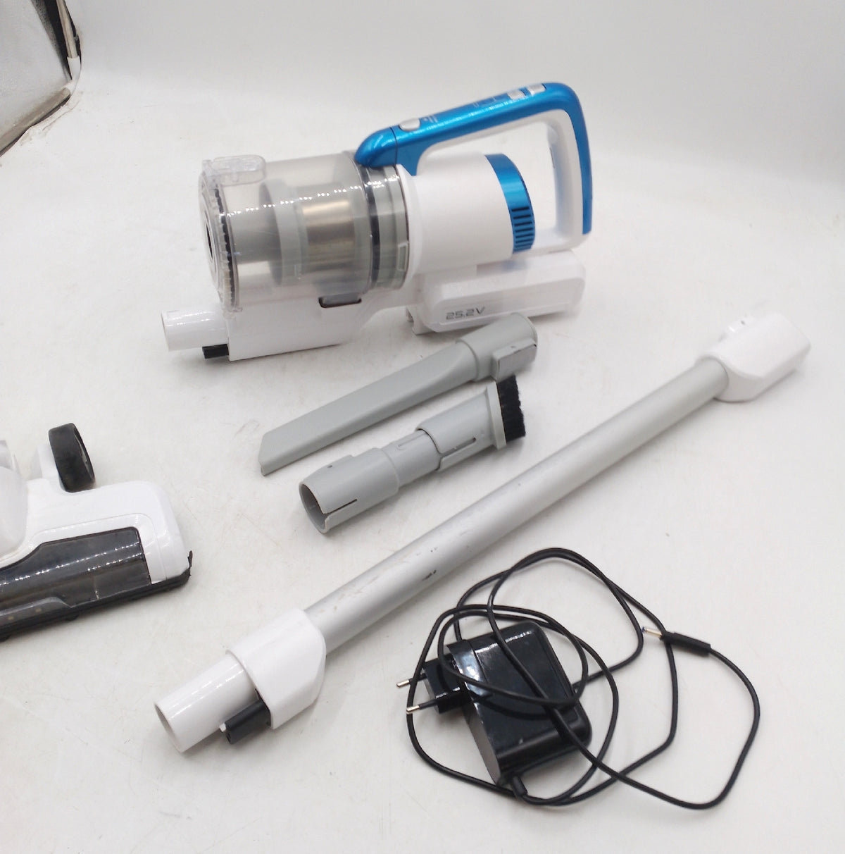 Amazon Basics Akku Staubsauger 2 in 1 mit BLDC Motor 350 W Def
