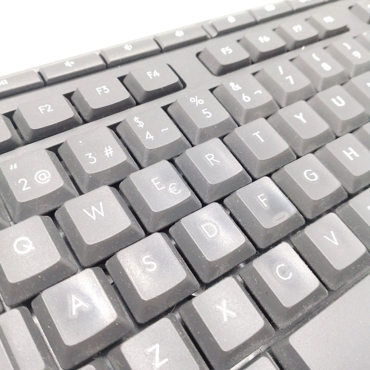 Logitech MK295 Combo Maus und Wireless Keyboard: SilentTouch-Technologie, volle numerische Tastatur, Tastenkombinationen, USB-Nano-Empfänger, 90% weniger Lärm, QWERTY-Layout Englisch - Schwarz(27,99€)