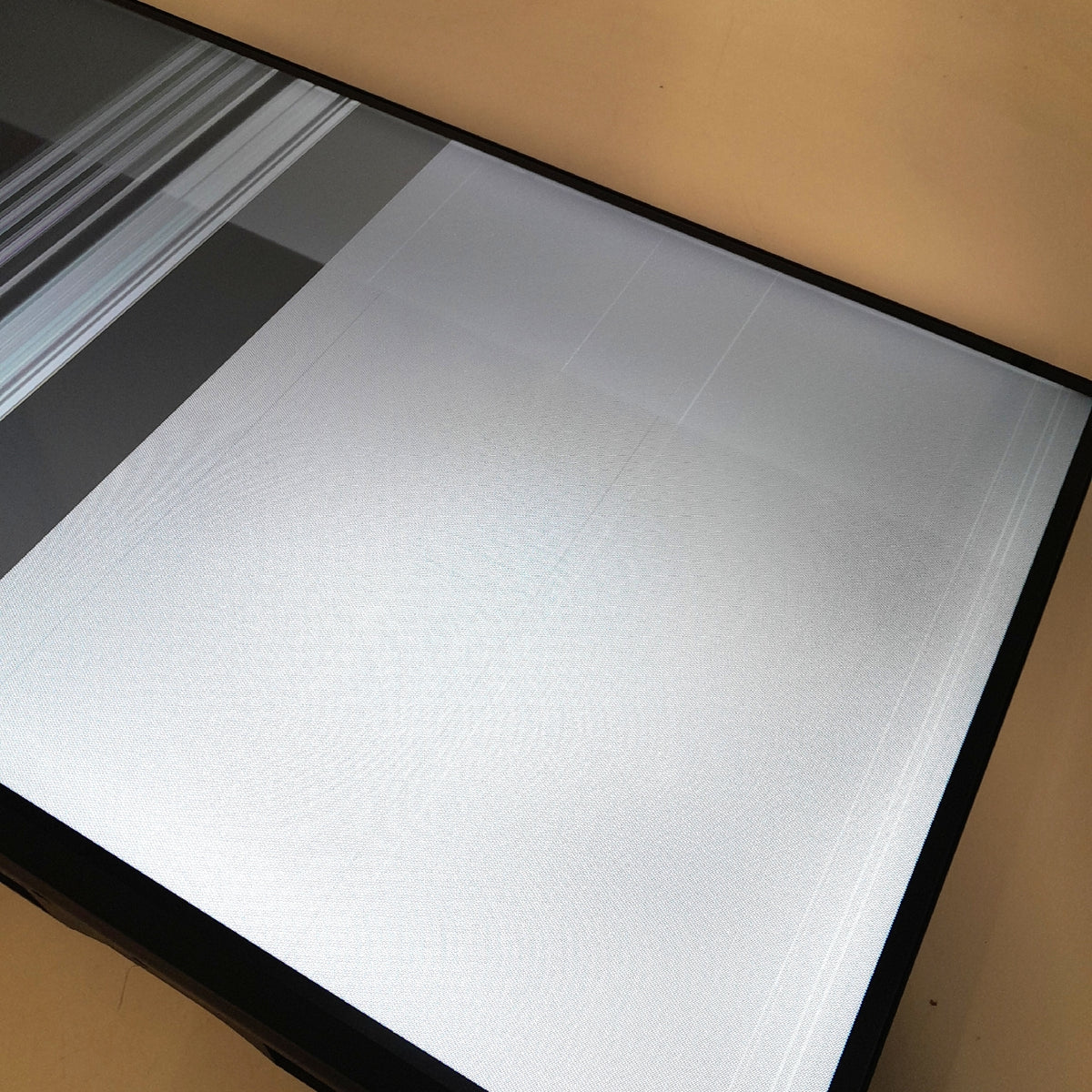 XIAOMI TV F 32 Zoll HD Smart Display flackert Streifen im Bild