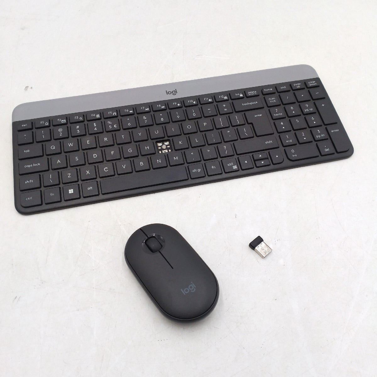 Logitech MK470 Slim Combo Kabelloses Tastatur Maus Set Spanisch ohne J Taste