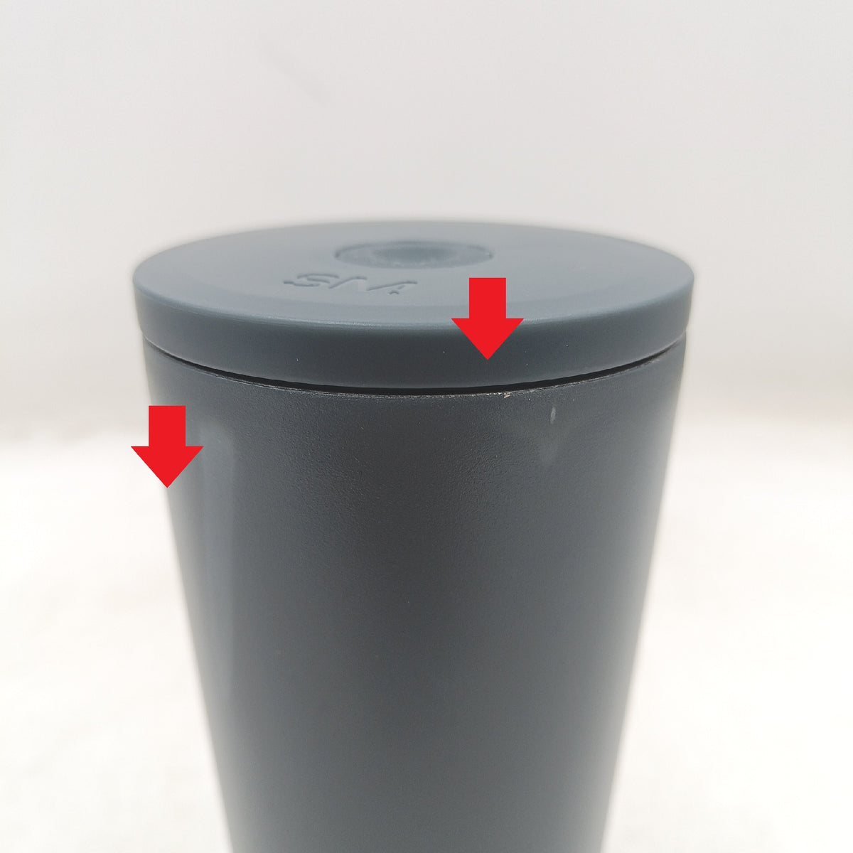 Simple Modern Thermobecher mit Strohhalm Deckel Henkel aus Edelstahl 710ml Graphite Classic
