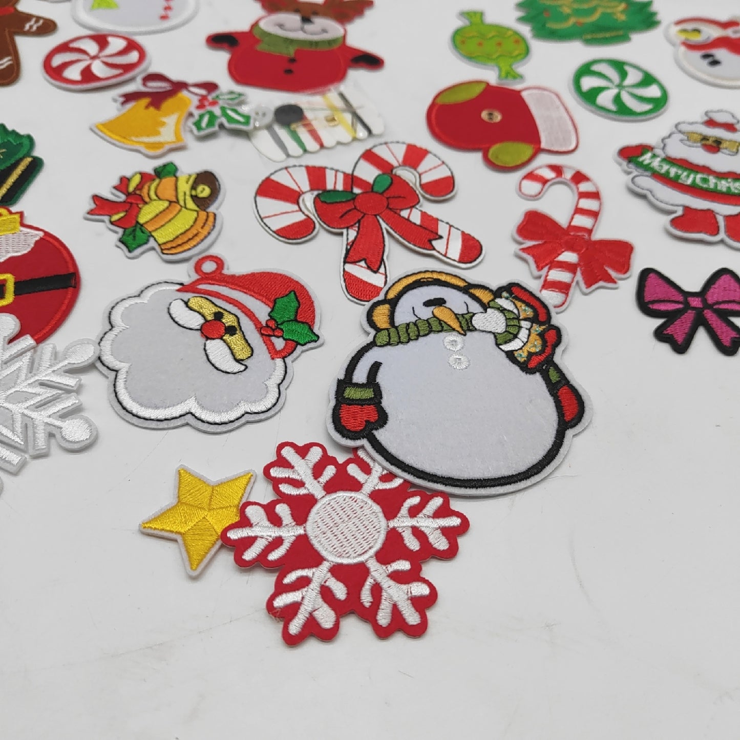 Augsun Aufnäher Weihnachten Patches 36 Stück zum Aufbügeln festlich D