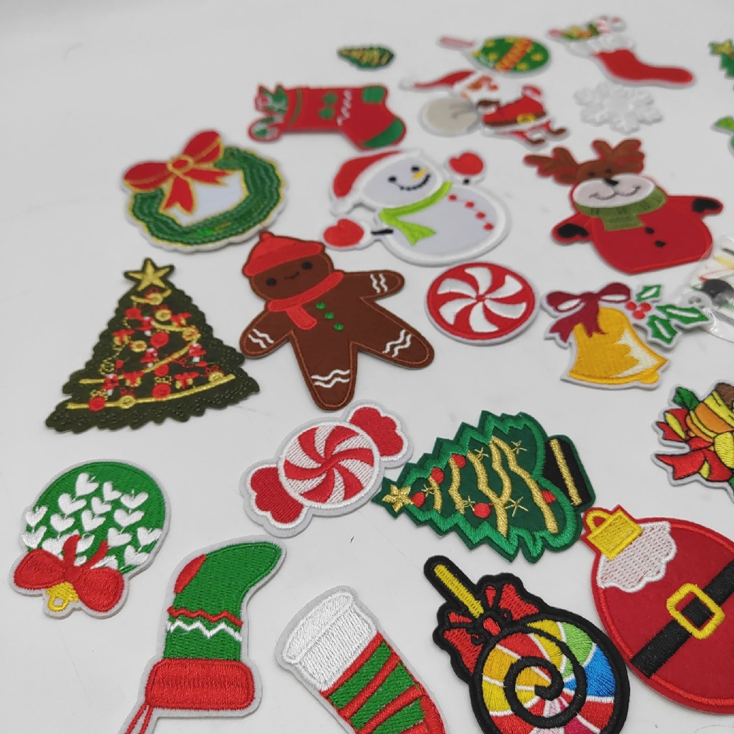 Augsun Aufnäher Weihnachten Patches 36 Stück zum Aufbügeln festlich D