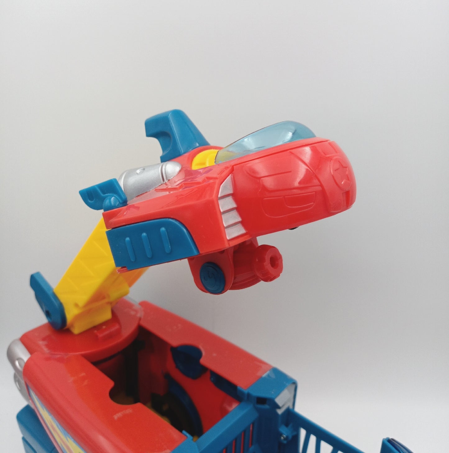 SuperThings Spielzeug Fahrzeug Feuerwehr Truck mit ausziehbarer Leiter Rettungsspaß Kinder